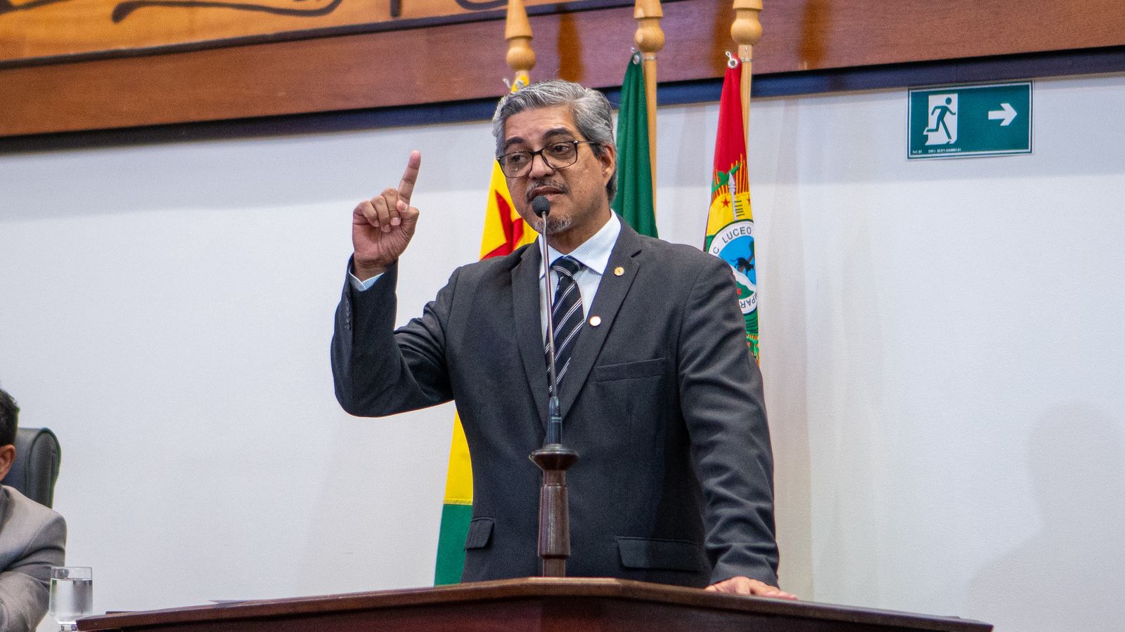Edvaldo Magalhães critica crise no sistema penitenciário e pede mediação da Aleac entre governo e policiais penais