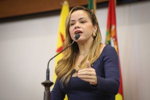 Michelle Melo critica falta de sensibilidade do governo e cobra valorização dos servidores públicos