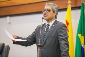 Edvaldo Magalhães denuncia precariedade em escola indígena e cobra devolução do PCCR dos professores