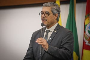 Edvaldo Magalhães cobra pactuação imediata dos planos de carreira antes da votação do orçamento