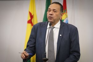 Líder do governo Manoel Moraes defende diálogo com categorias e inclusão de demandas no orçamento