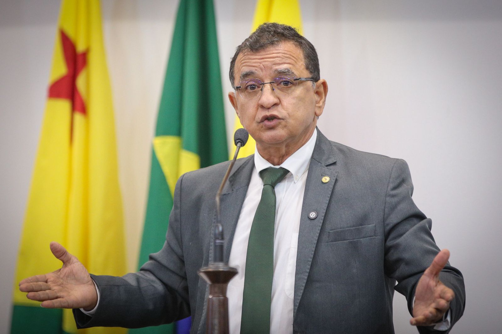 Luiz Gonzaga cobra do governo federal cumprimento de promessas e solução urgente para a BR-364