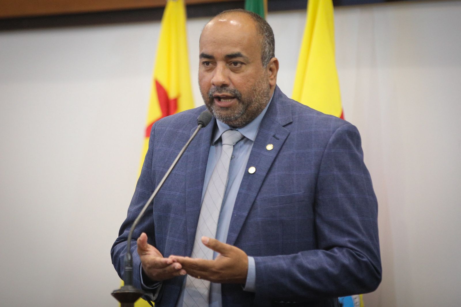 Clodoaldo Rodrigues pede melhorias no atendimento a pacientes com câncer em Cruzeiro do Sul
