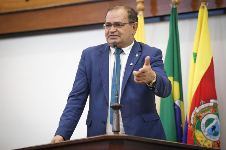 “Precisamos valorizar quem ensina e quem produz”, afirma deputado Tanízio Sá