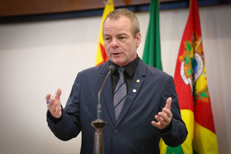 Deputado Pedro Longo pede construção de ponte de concreto no ramal Pinduca, em Sena Madureira