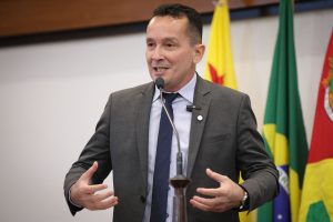 Adailton Cruz cobra piso da enfermagem e celebra aprovação de PL que cria critérios para implantação de centros de referência a pessoas em situação de rua