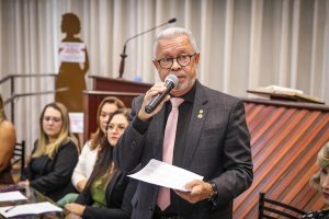 Afonso Fernandes defende medidas urgentes de combate ao feminicídio e destaca projeto de lei em homenagem à servidora Sara Araújo