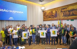 Sessão ordinária é suspensa para receber servidores públicos