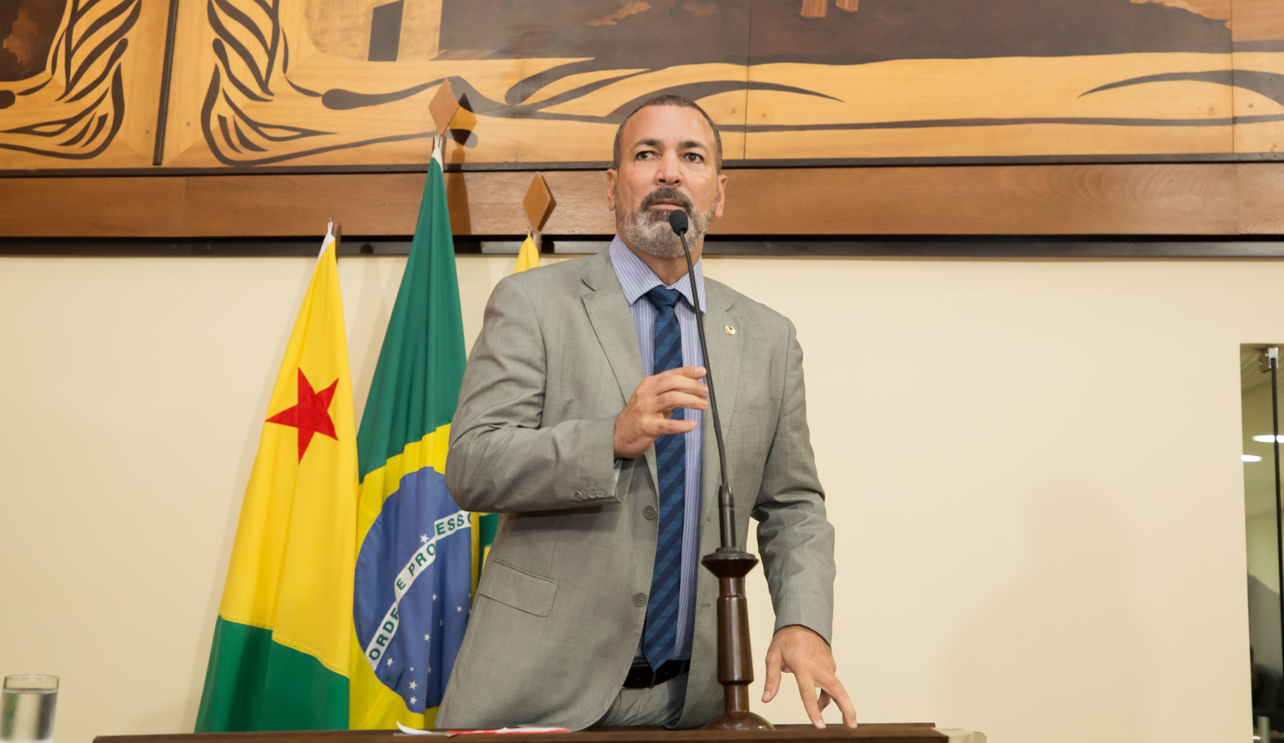 Nenem Almeida apresenta PL que institui serviço público de loterias no Acre