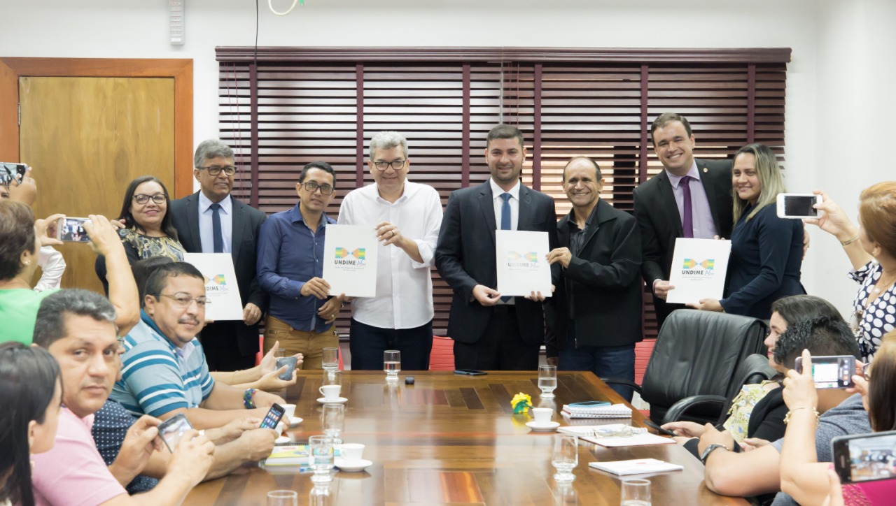 ﻿Nicolau Júnior reúne-se com secretários municipais de Educação para tratar da nova proposta do Fundeb