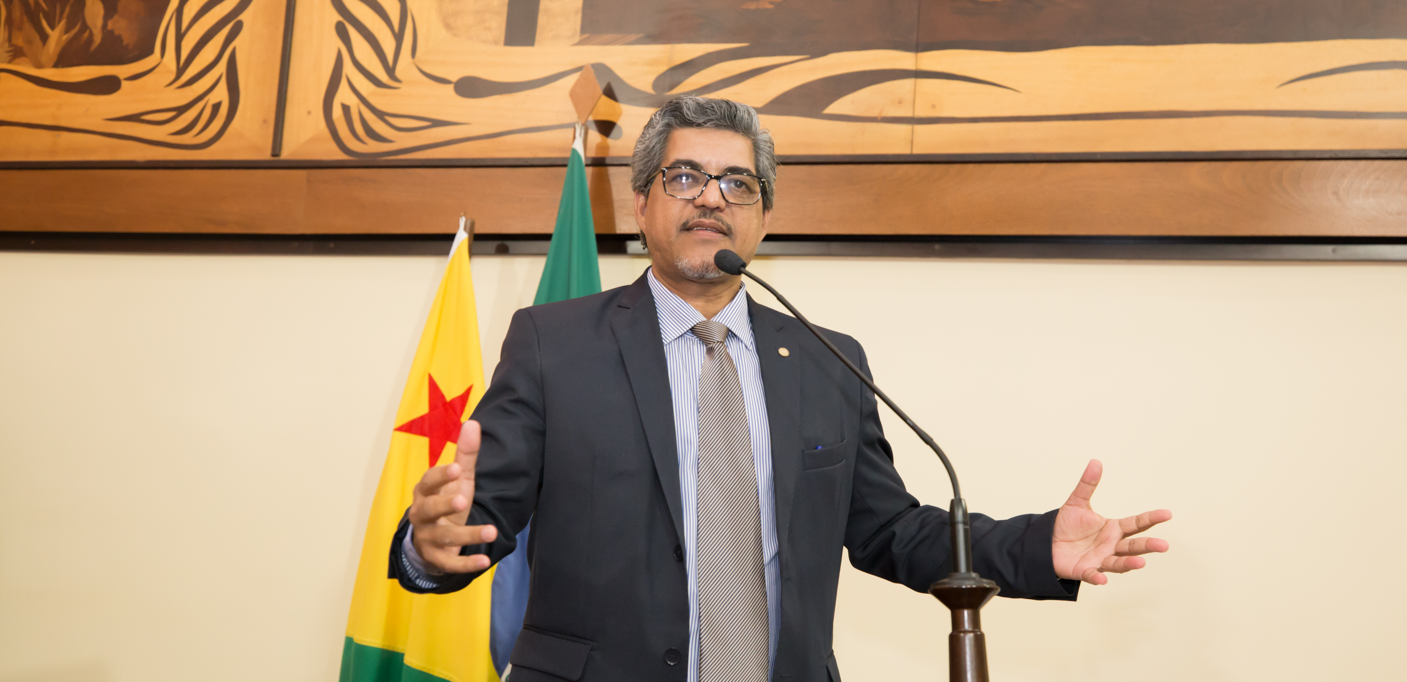 ﻿Edvaldo Magalhães apresenta PL que obriga empresas a apresentarem gráficos de velocidade da internet