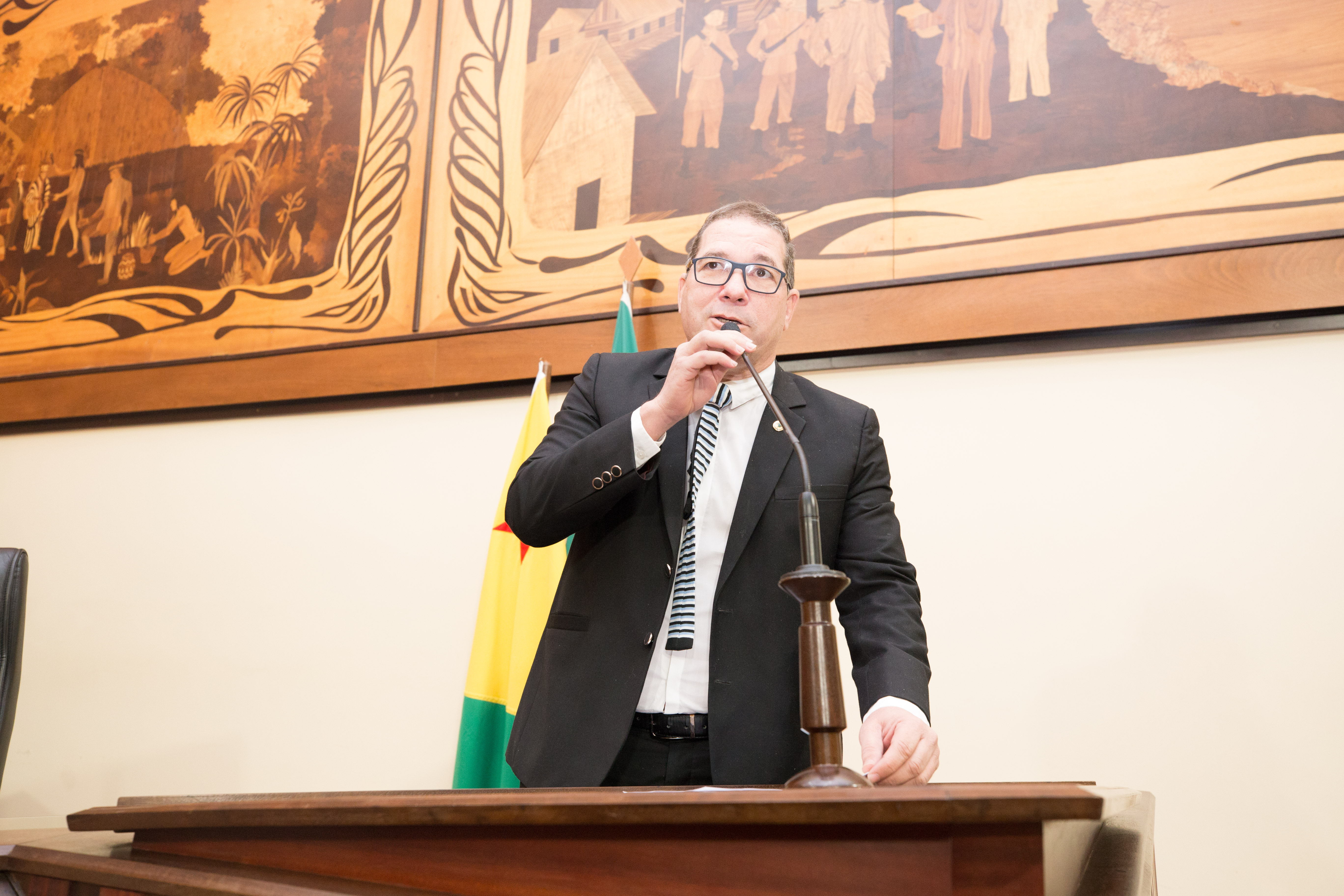 ﻿Chico Viga apresenta PL que garante a disponibilização de microfones e equipamentos de sonorização em salas de aula