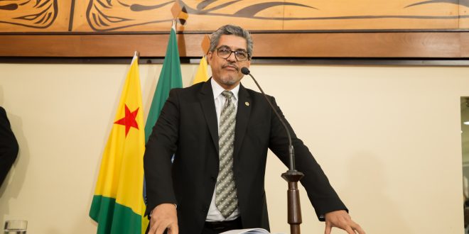 Edvaldo Magalhães destaca importância de contratação de médicos brasileiros formados no exterior que atuaram no Mais Médicos Edvaldo Magalhães destaca importância de contratação de médicos brasileiros formados no exterior que atuaram no Mais Médicos