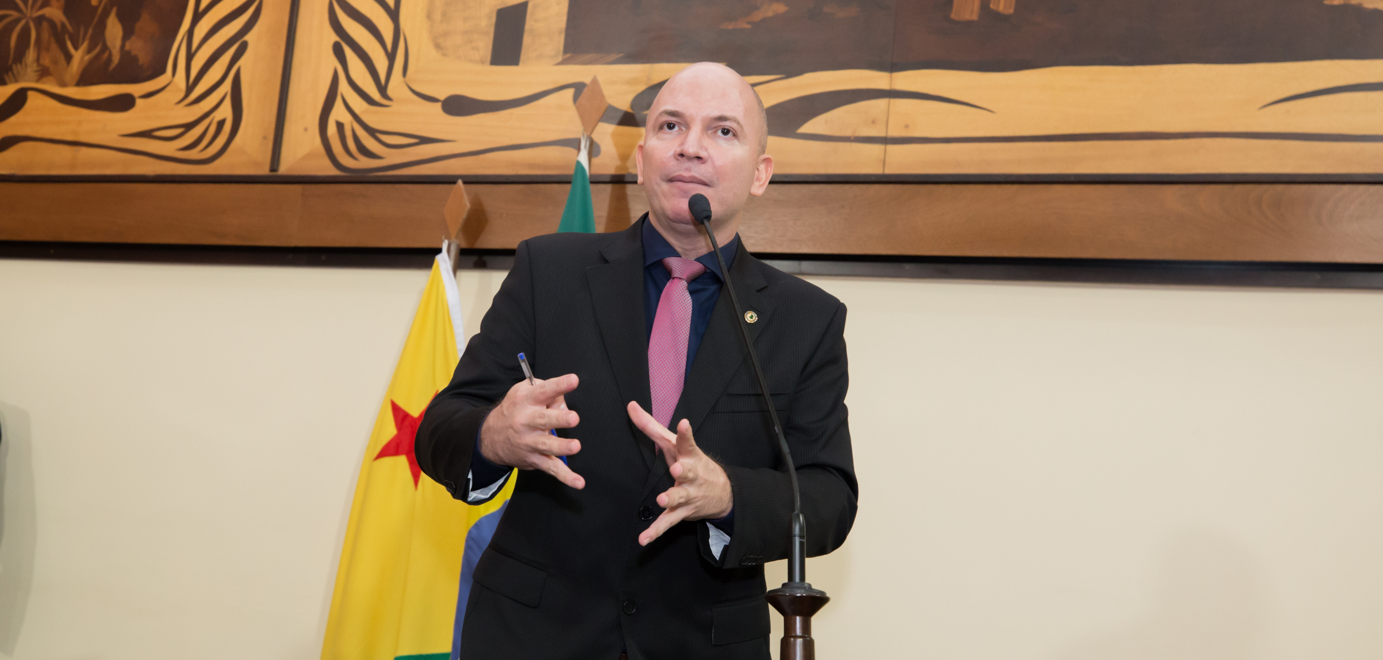 Deputado Gehlen Diniz diz que é covardia tentarem vincular ao governo ação contra garis