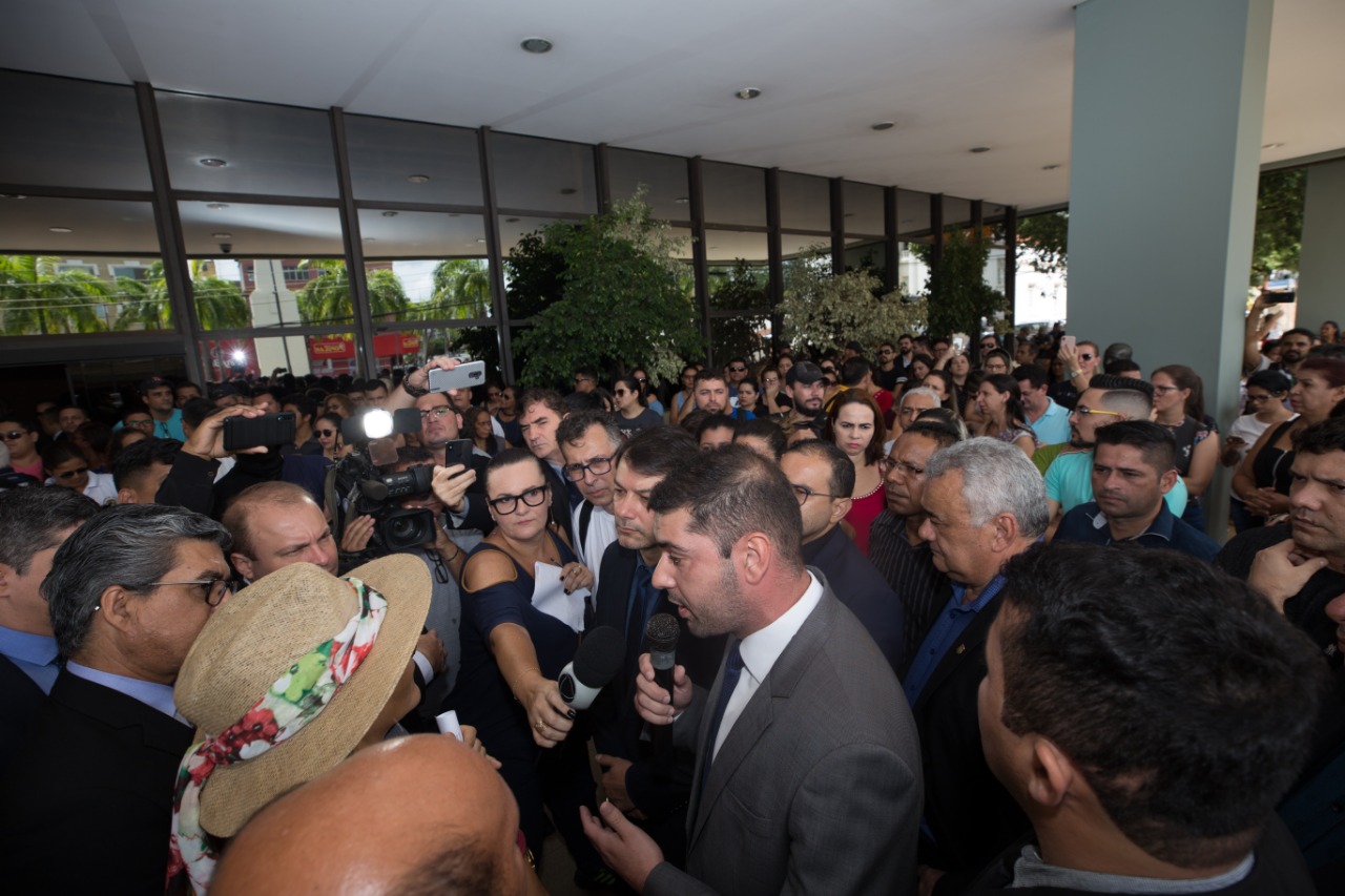 Nicolau Júnior se faz presente em manifestação e tranquiliza servidores “Essa PEC só será votada após debates com os sindicatos e governo
