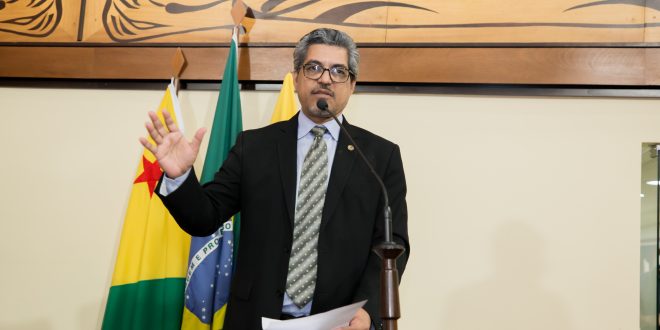 Edvaldo Magalhães aponta erros em projeto que cria Auxílio do Bem “A proposta exclui e não inclui” Edvaldo Magalhães aponta erros em projeto que cria Auxílio do Bem “A proposta exclui e não inclui”