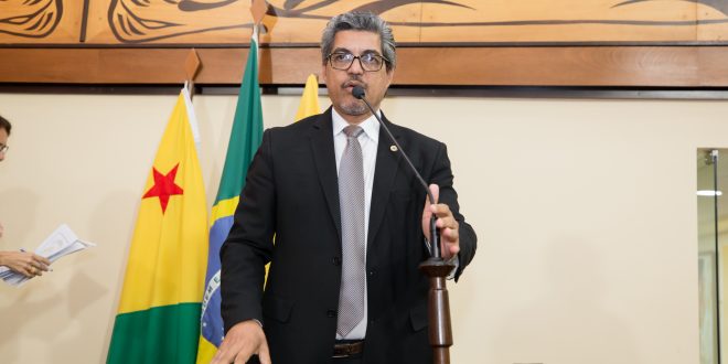 Deputado Edvaldo Magalhães comemora aprovação de projeto que corrige teto para empréstimos consignados Deputado Edvaldo Magalhães comemora aprovação de projeto que corrige teto para empréstimos consignados