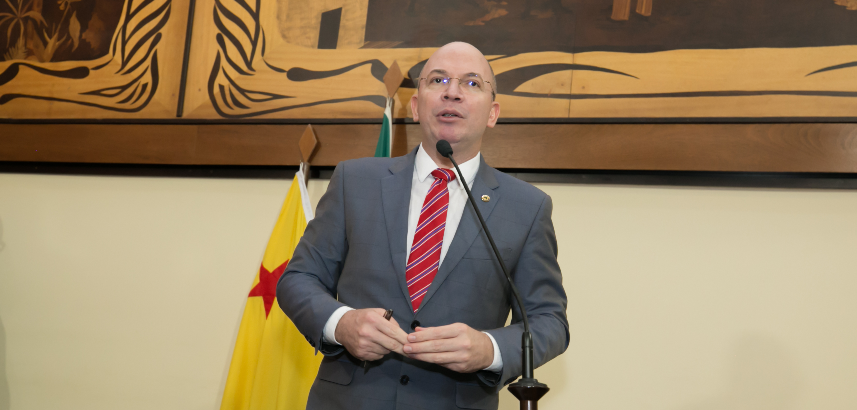 ﻿Deputado Gehlen Diniz rebate críticas feitas ao governo