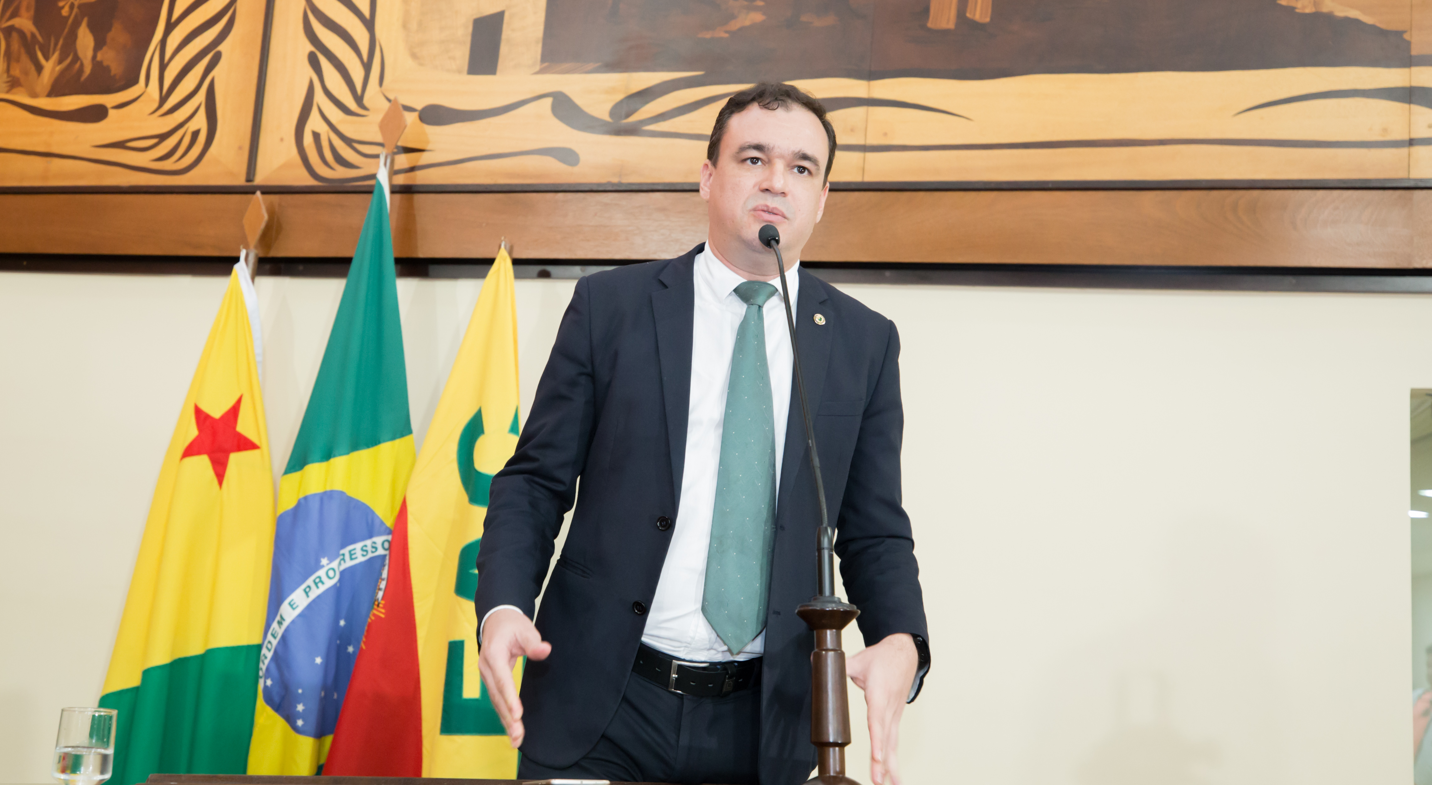 Deputado Daniel Zen apresenta PL que obriga bancos a oferecer condições mínimas de dignidade aos clientes
