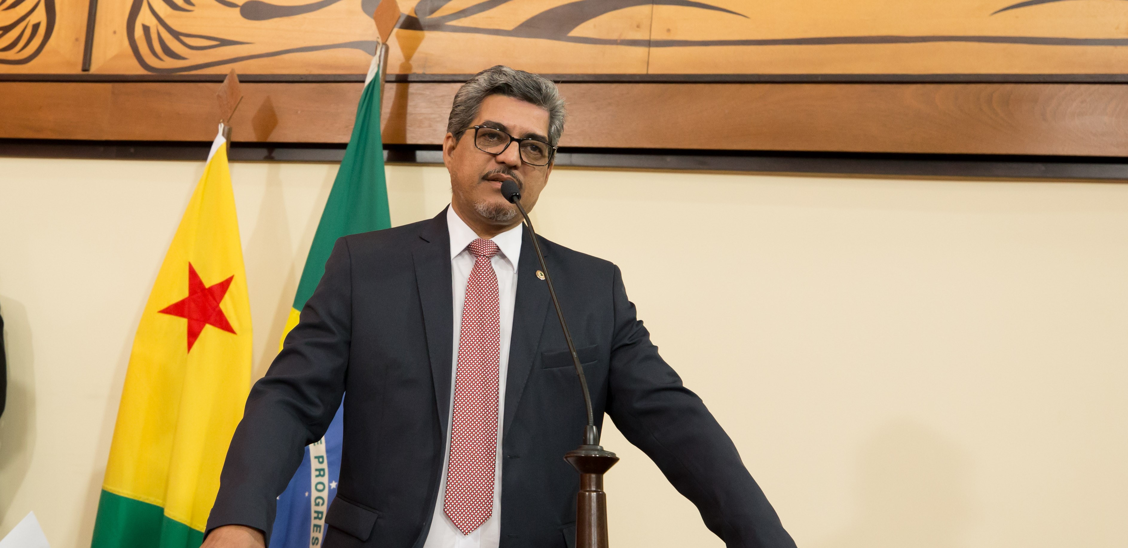 Edvaldo Magalhães pede revogação de nomeações realizadas na Ageac