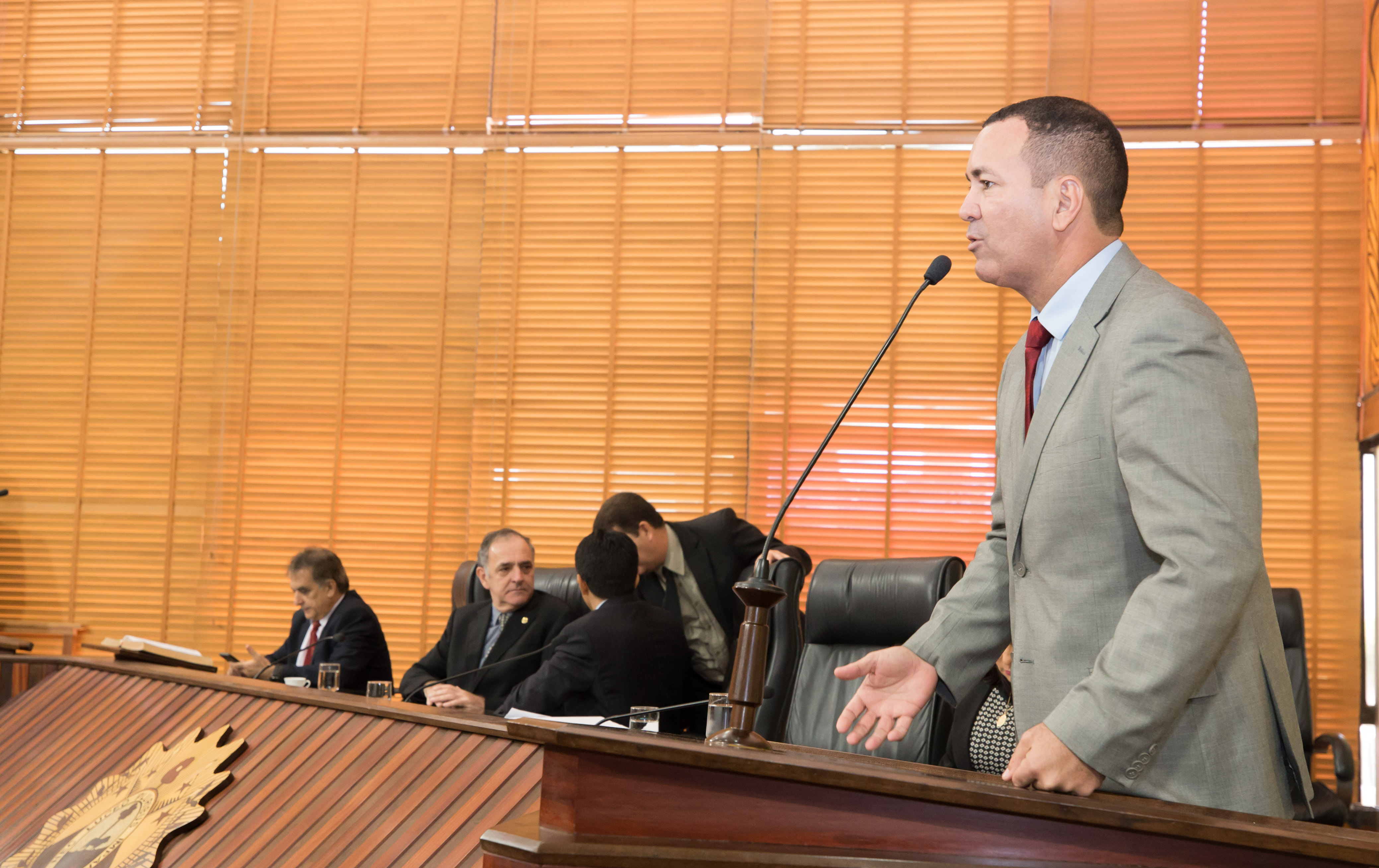 Neném Almeida agradece prefeita por inaugurar praça do bairro Cadeia Velha com o nome de seu pai