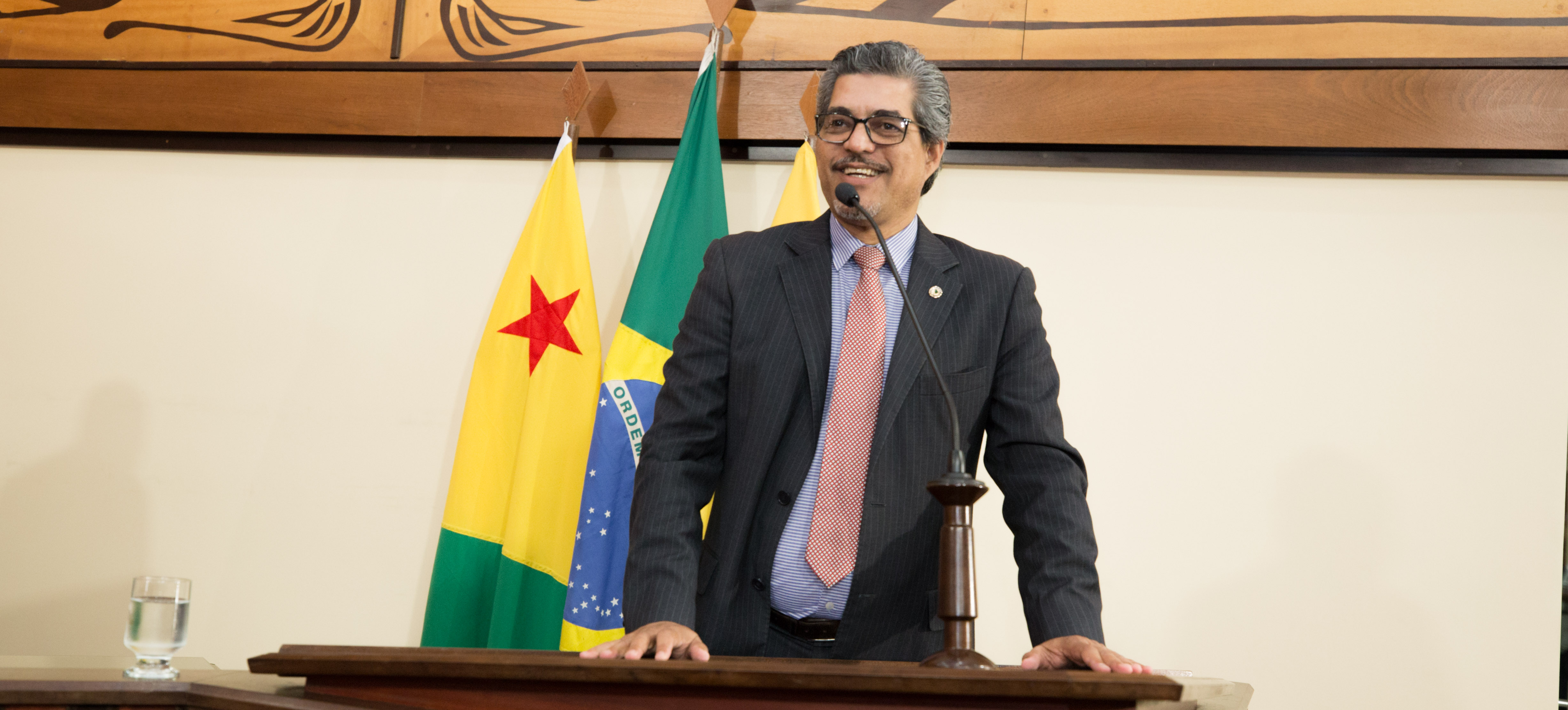Deputado Edvaldo Magalhães destaca reunião com professores aprovados em concurso do Estado e que ainda não foram convocados