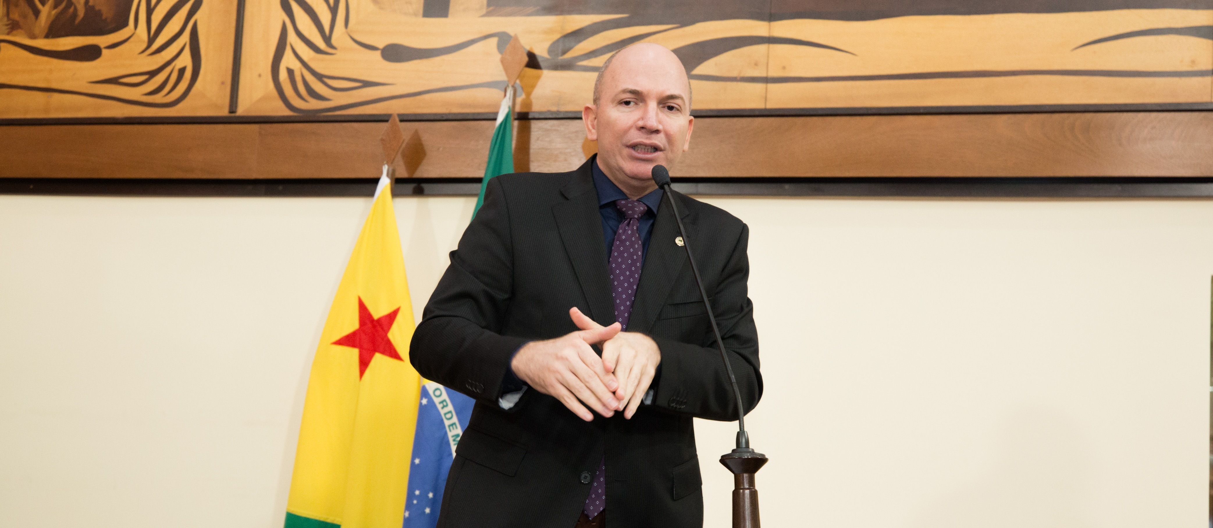 Deputado Gehlen Diniz apresenta Anteprojeto que oferece desconto a policiais na aquisição de armamento