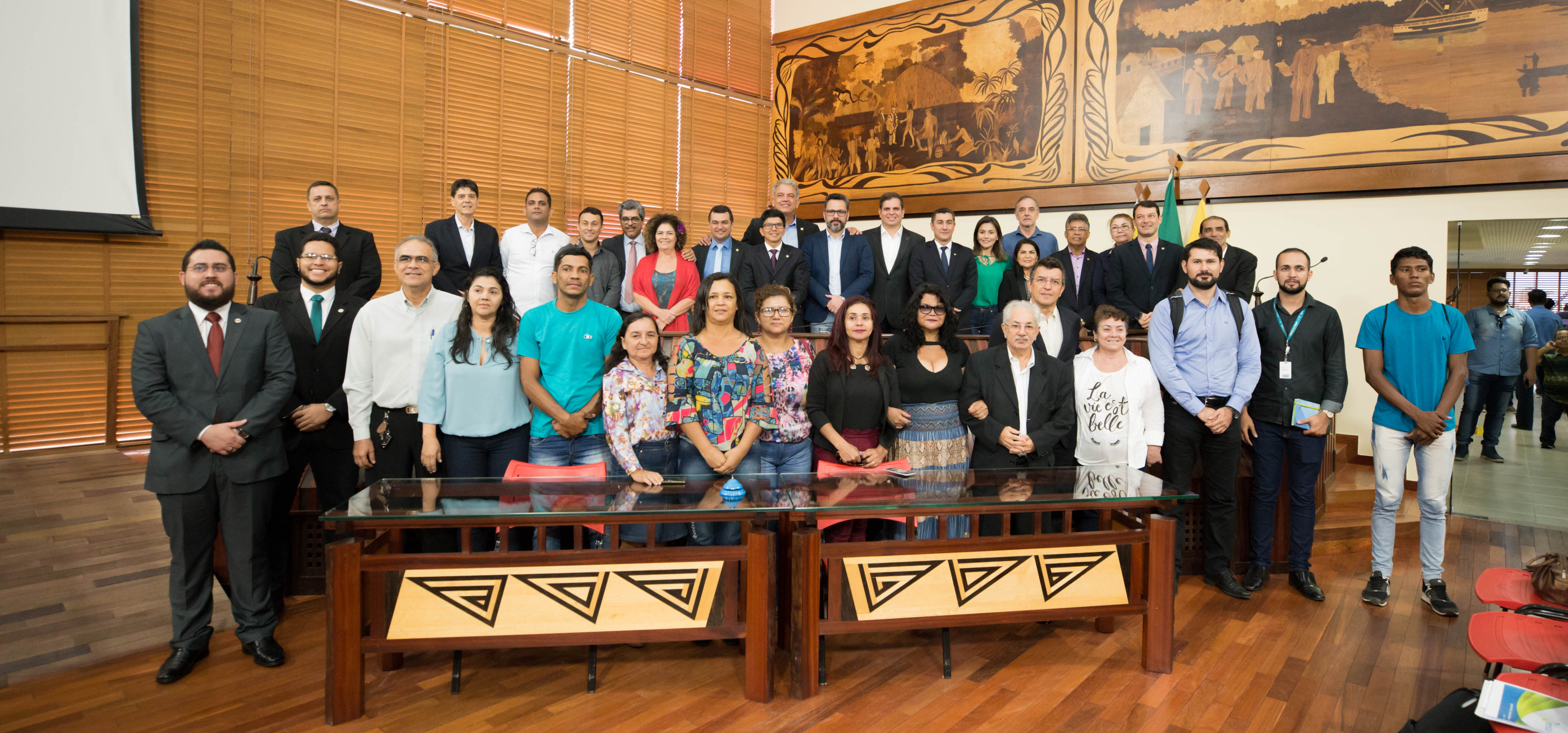 Aleac realiza sessão temática com direção da Aneel para discutir reajuste na tarifa de energia no Estado