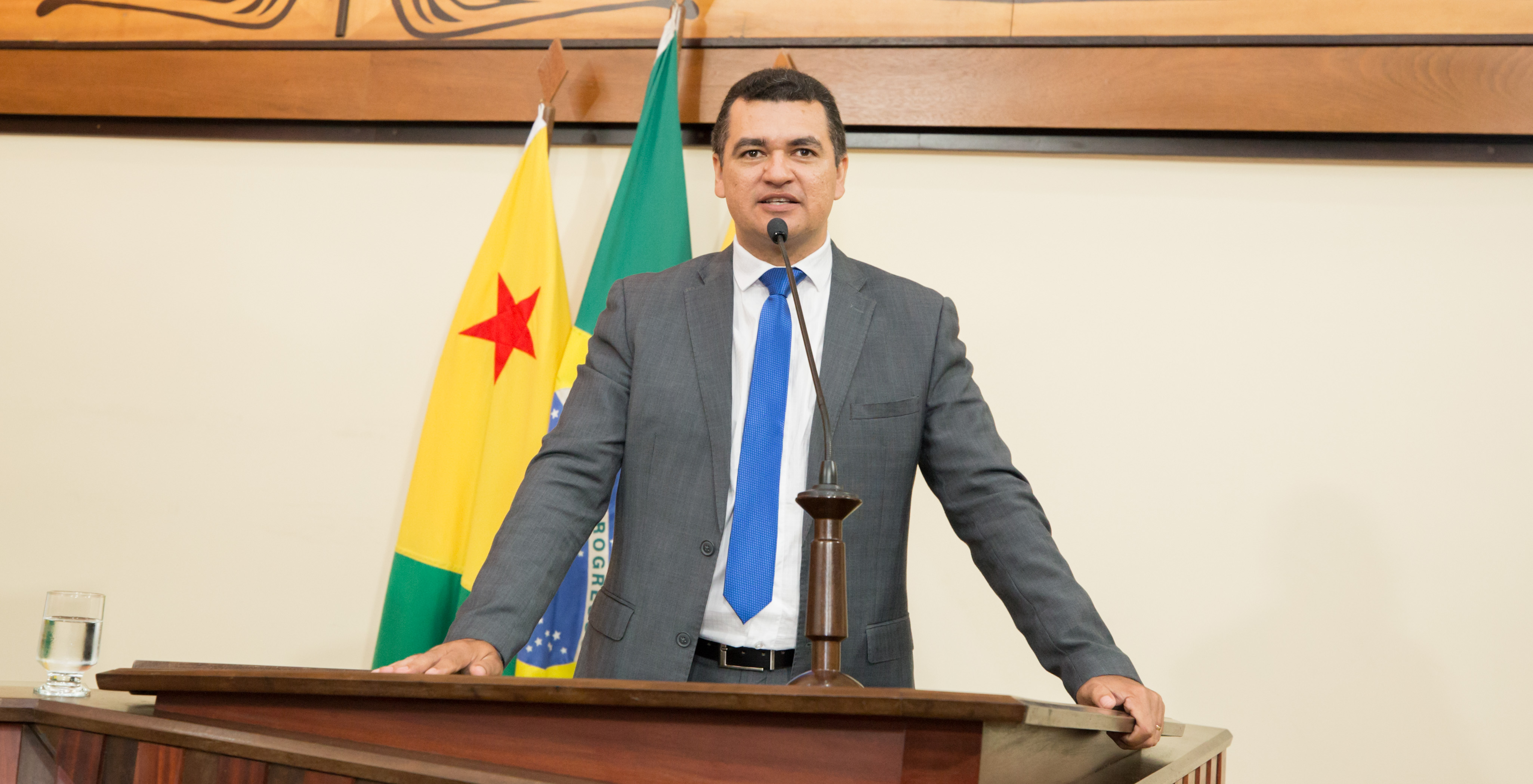 ﻿Cadmiel Bonfim diz que ano letivo de estudantes de Feijó está prejudicado devido à falta de limpeza nas escolas
