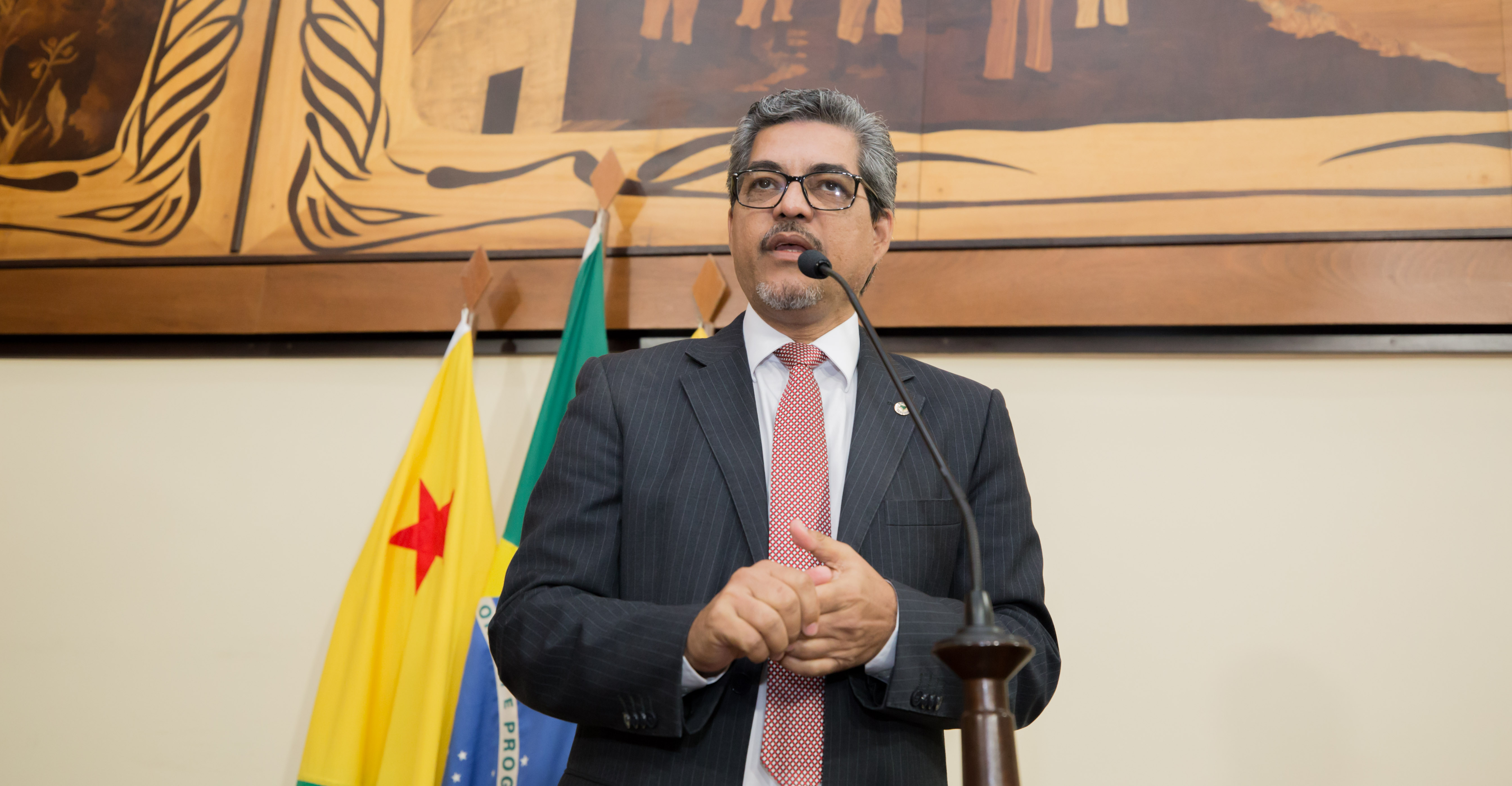 ﻿A licitação para balsa de Xapuri é uma desculpa, diz Edvaldo Magalhães