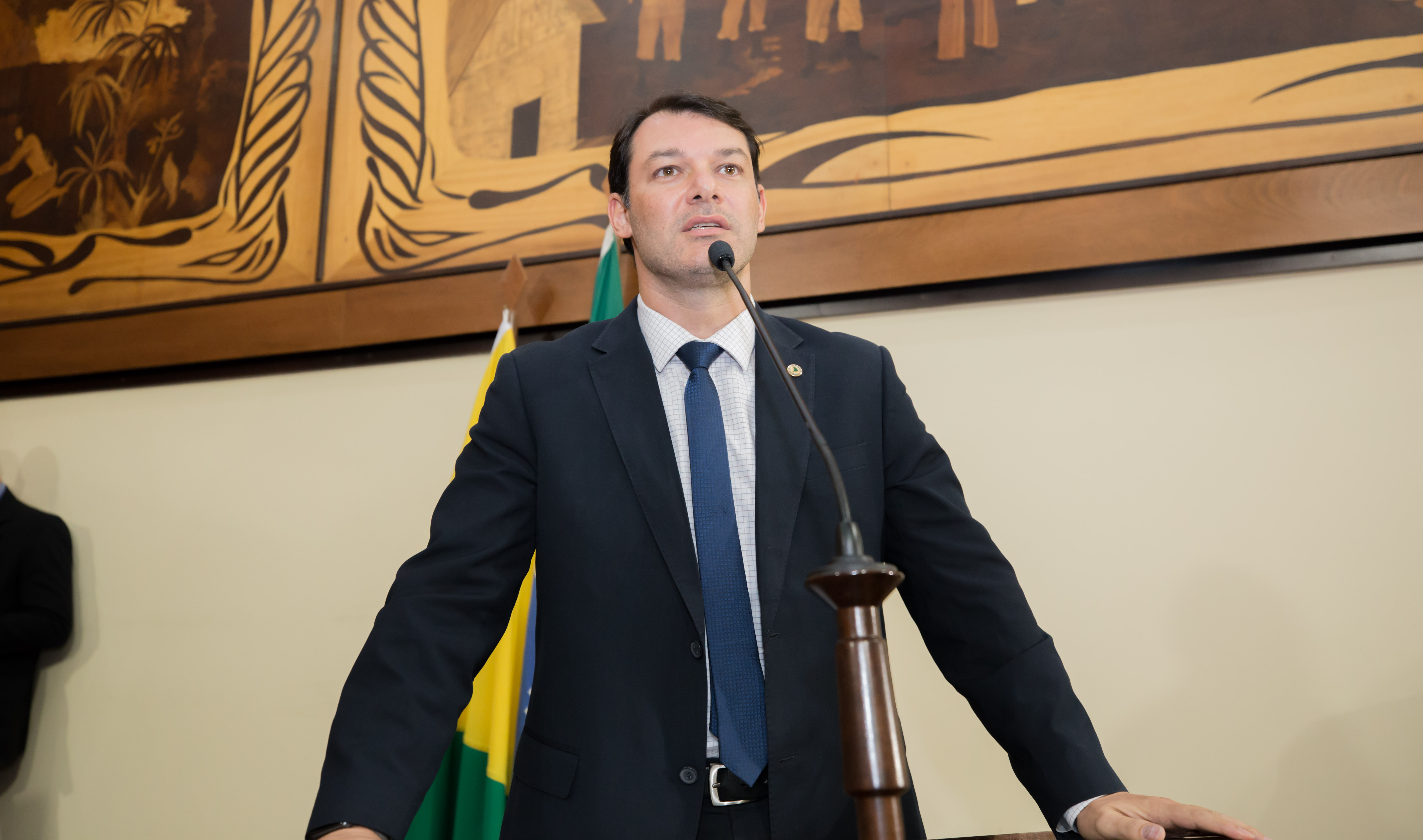 ﻿Roberto Duarte pede que Energisa solucione problema de energia elétrica em escola de Tarauacá
