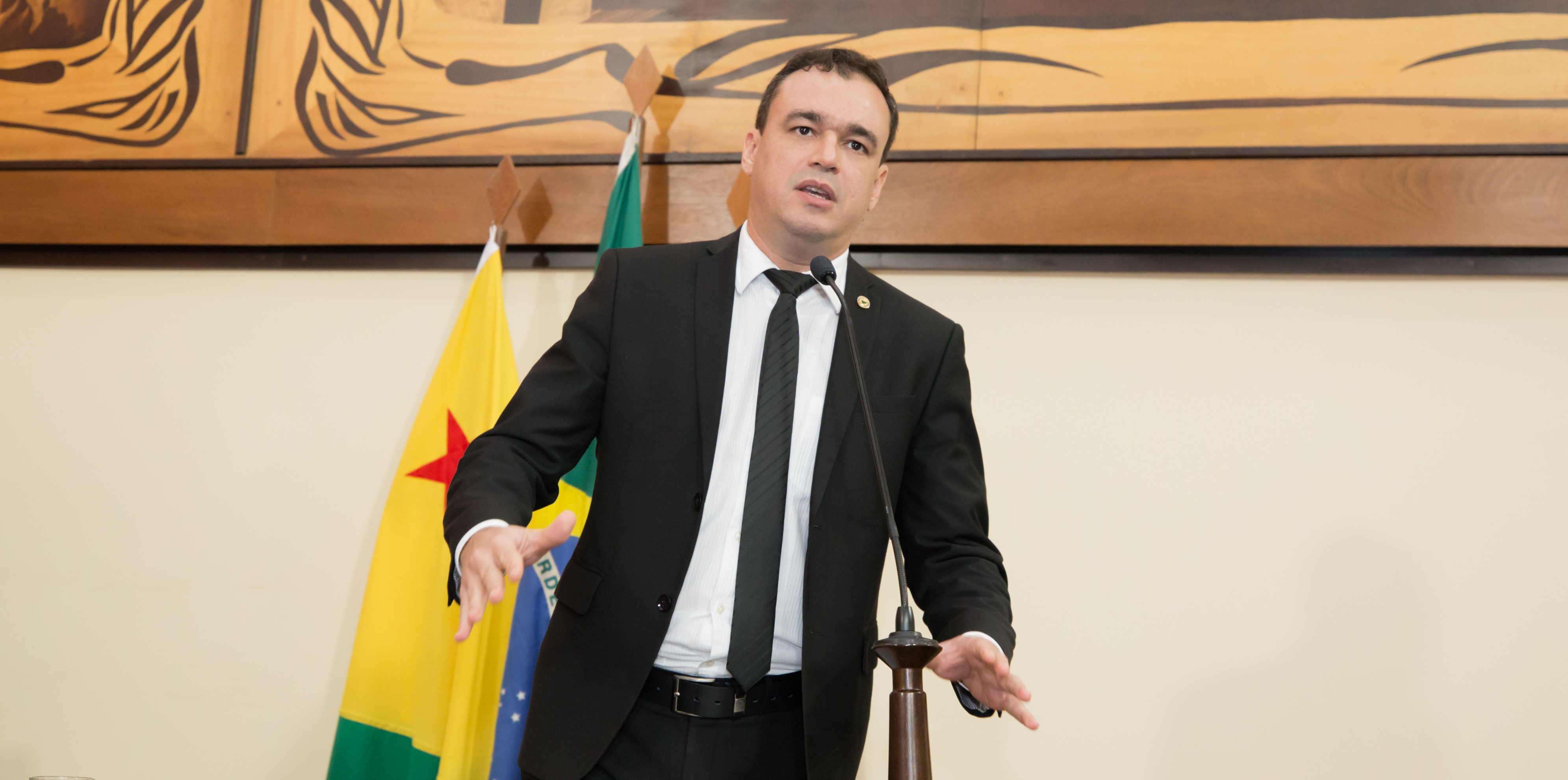 ﻿Daniel Zen: “A criação de novos cargos contradiz, inclusive, o discurso do próprio governador”