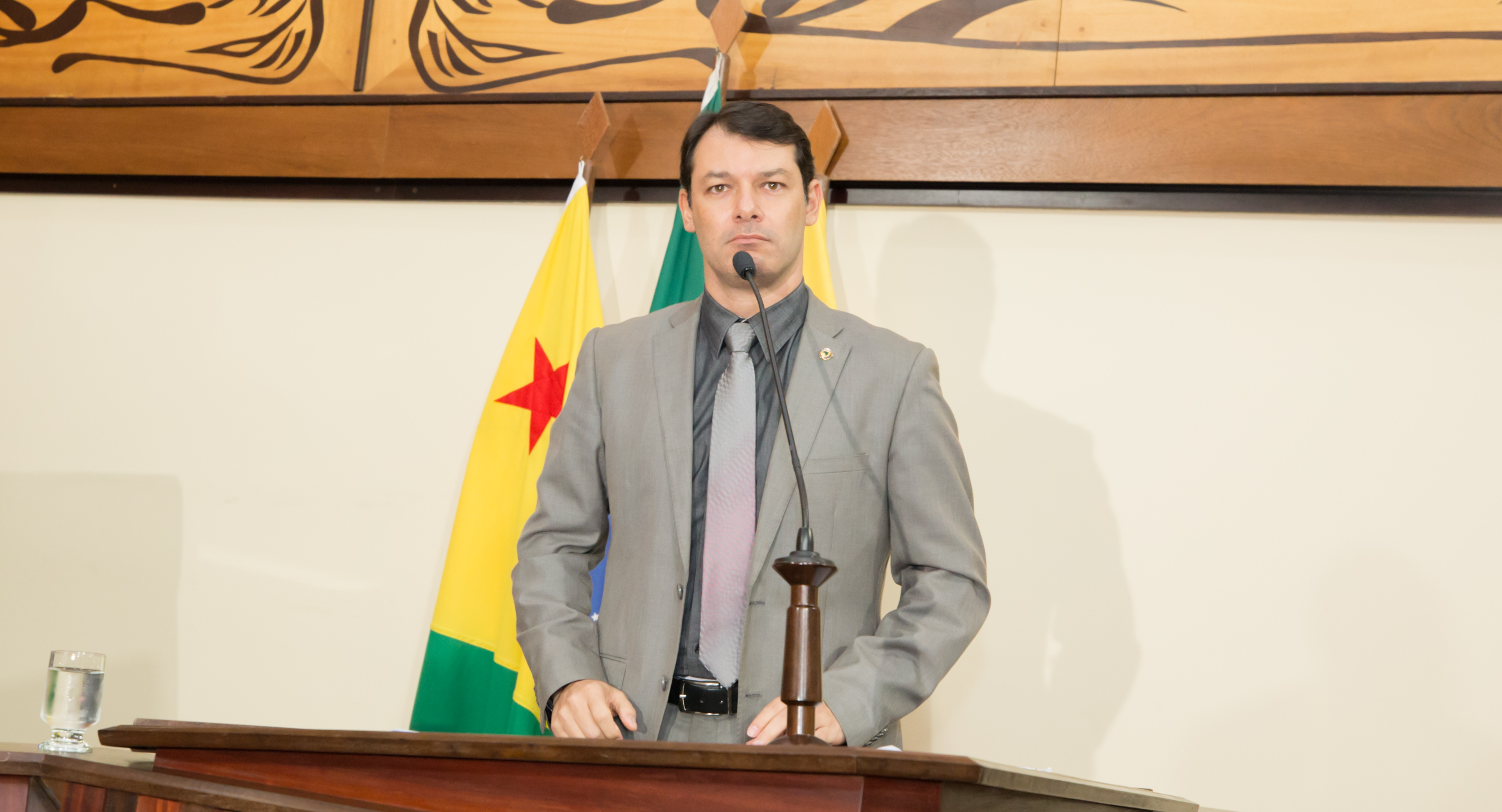 ﻿Deputado Roberto Duarte diz que atual governo comete os mesmos erros que apontava na gestão anterior