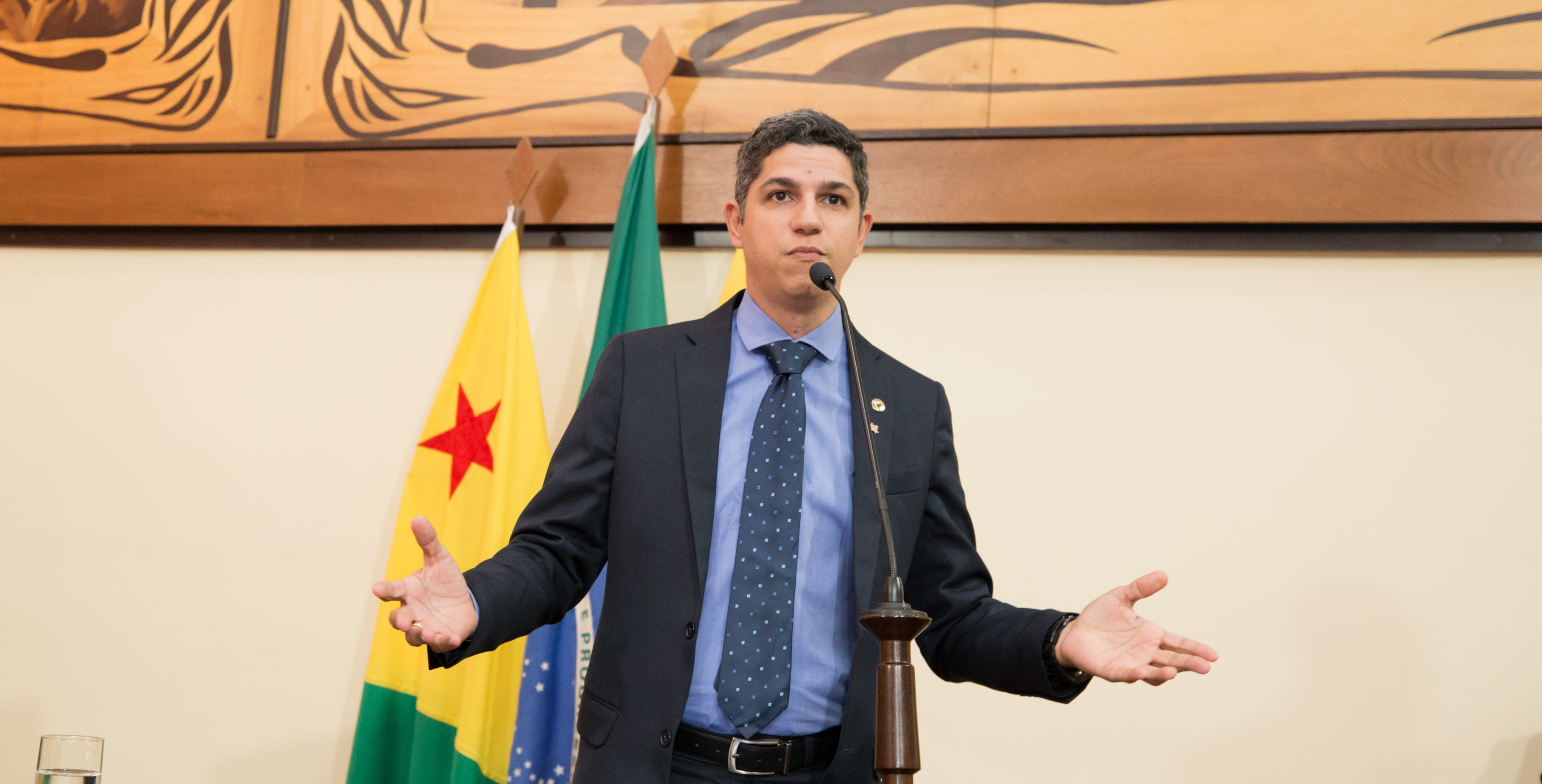 ﻿O deputado Fagner Calegário lamenta suspensão de pagamento à terceirizadas