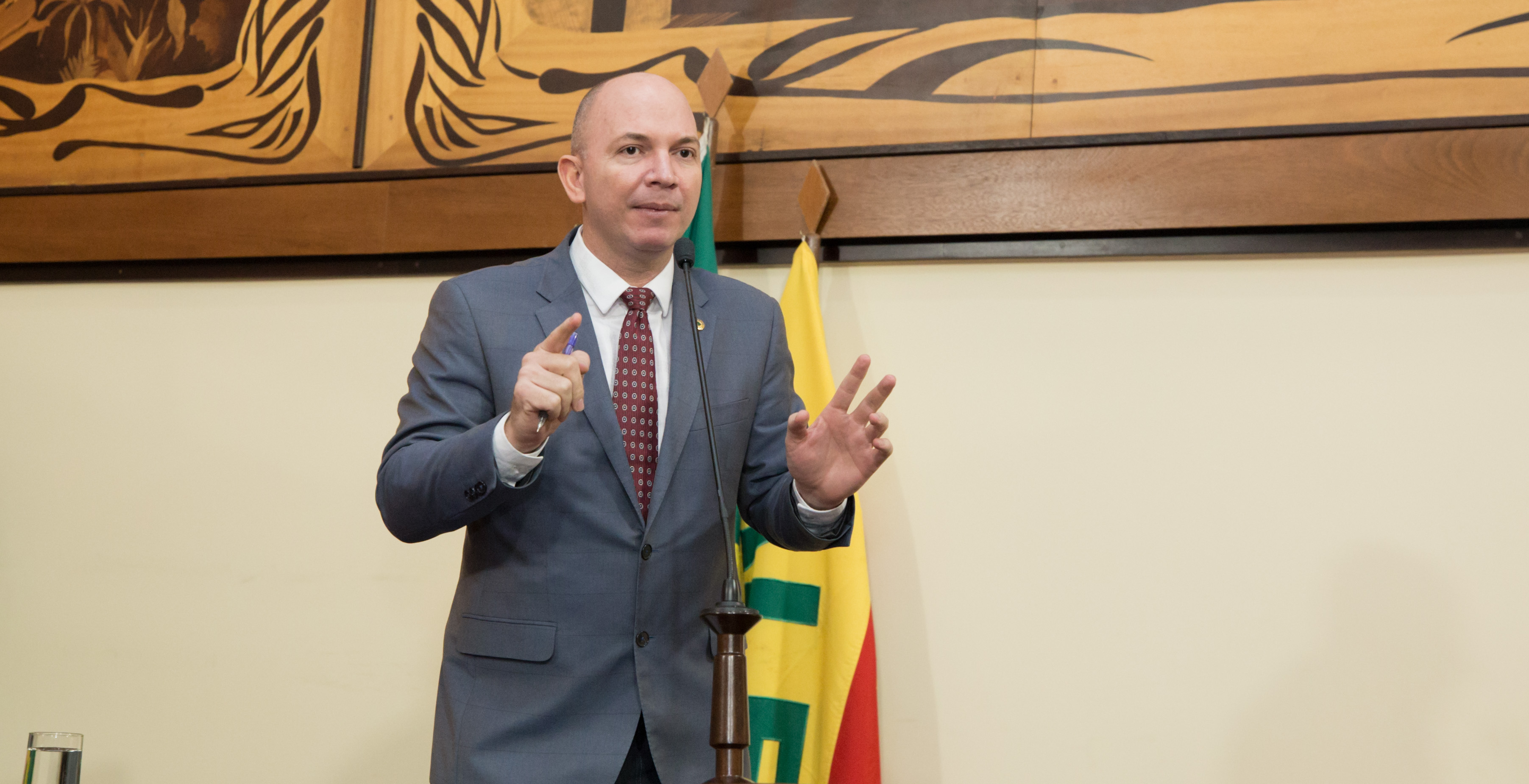 ﻿Gehlen Diniz destaca déficit orçamentário da Defensoria Pública do Estado