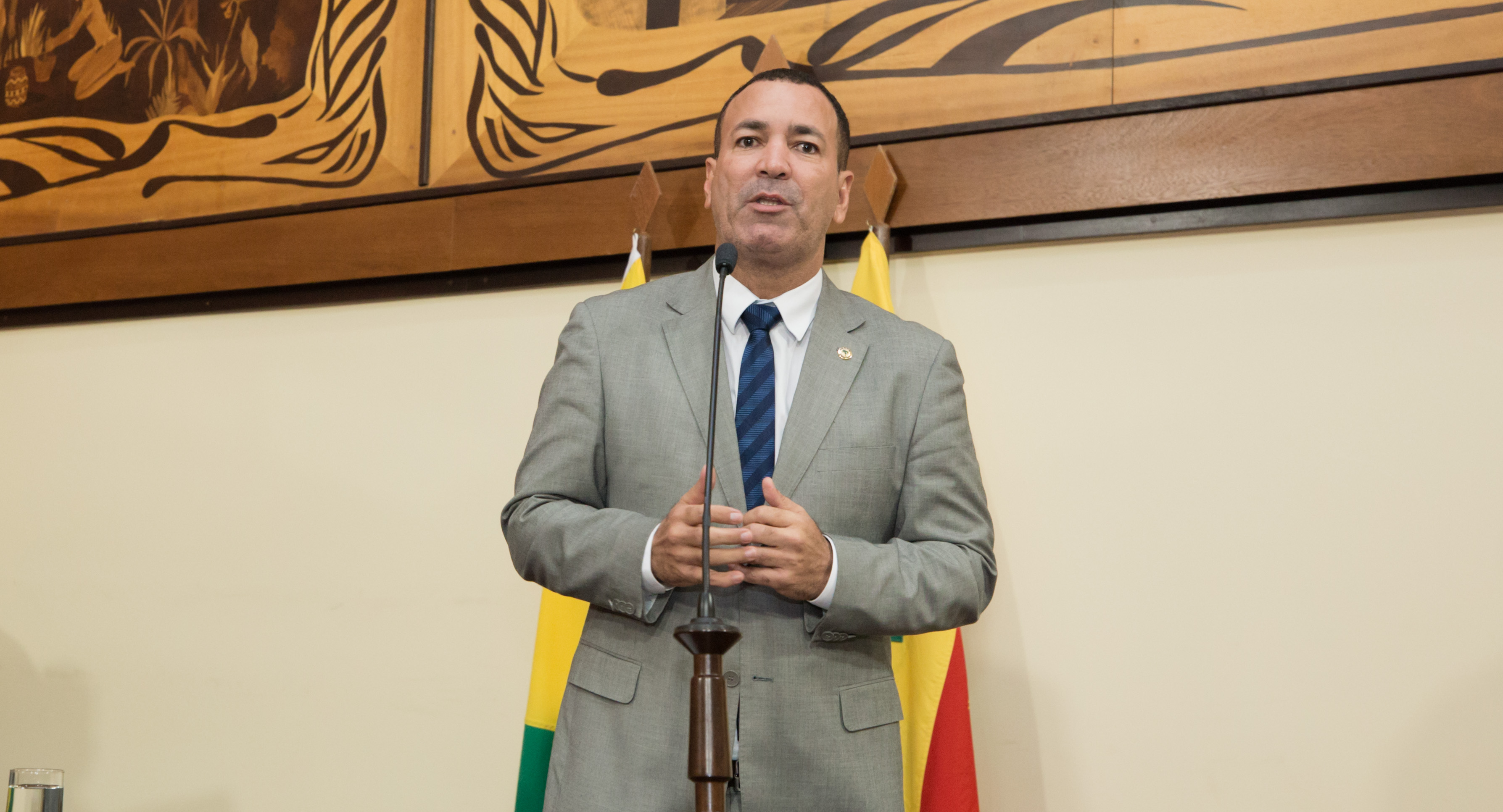﻿Deputado Nenem Almeida pede recuperação de ruas no Cadeia Velha