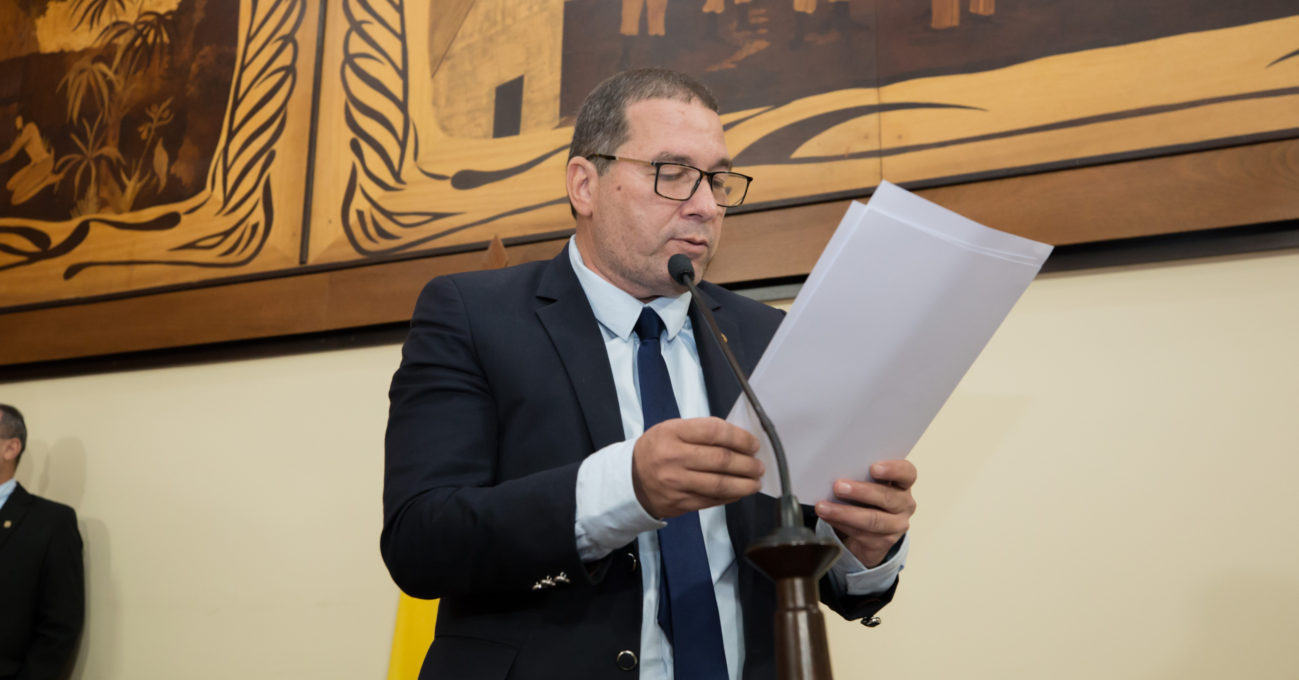 ﻿Deputado Chico Viga pede que SEE libere livros didáticos para que alunos da rede estadual possam estudar em casa