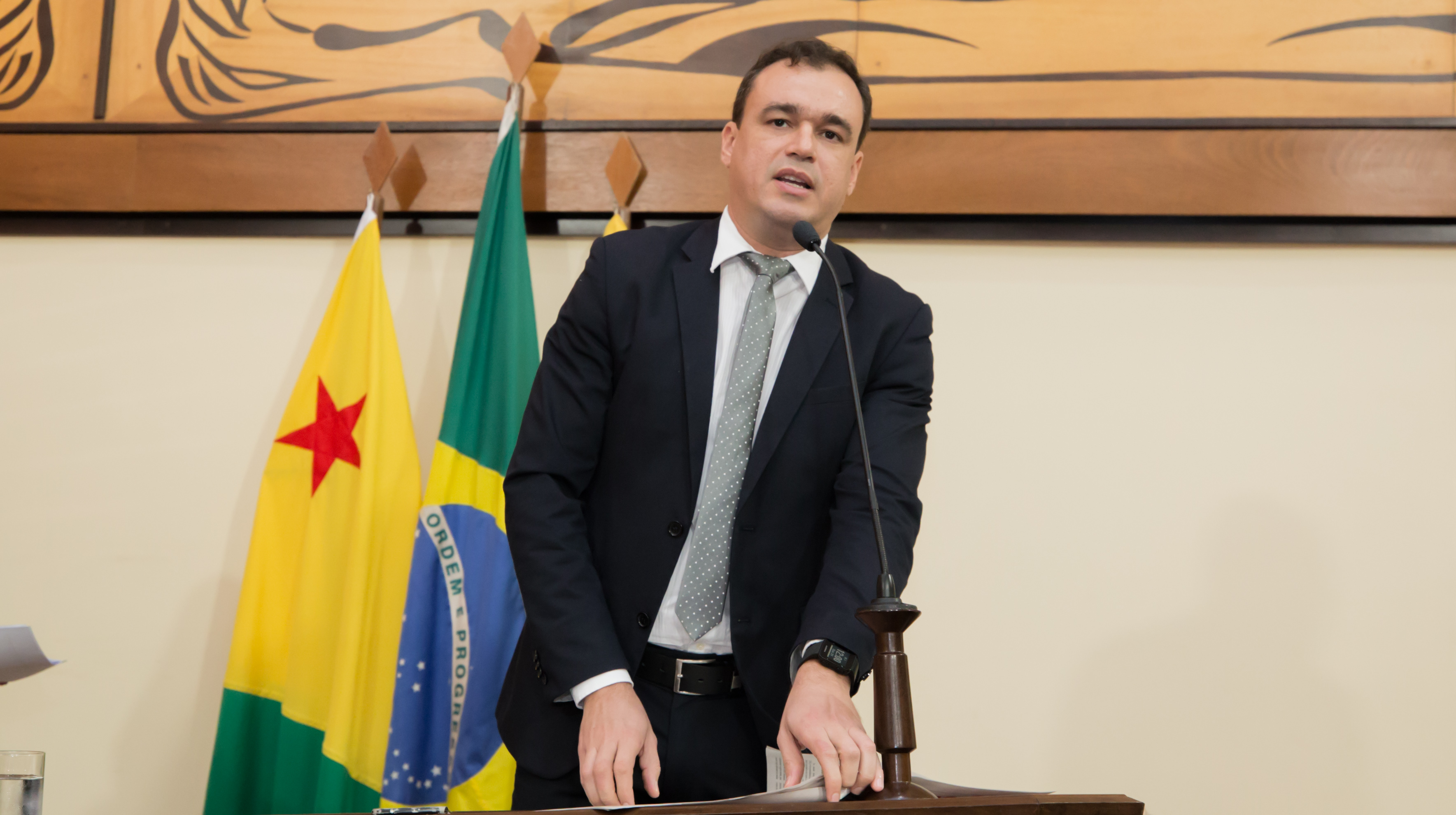 ﻿Deputado Daniel Zen diz que governo erra ao reter recursos públicos nos cofres por um longo período