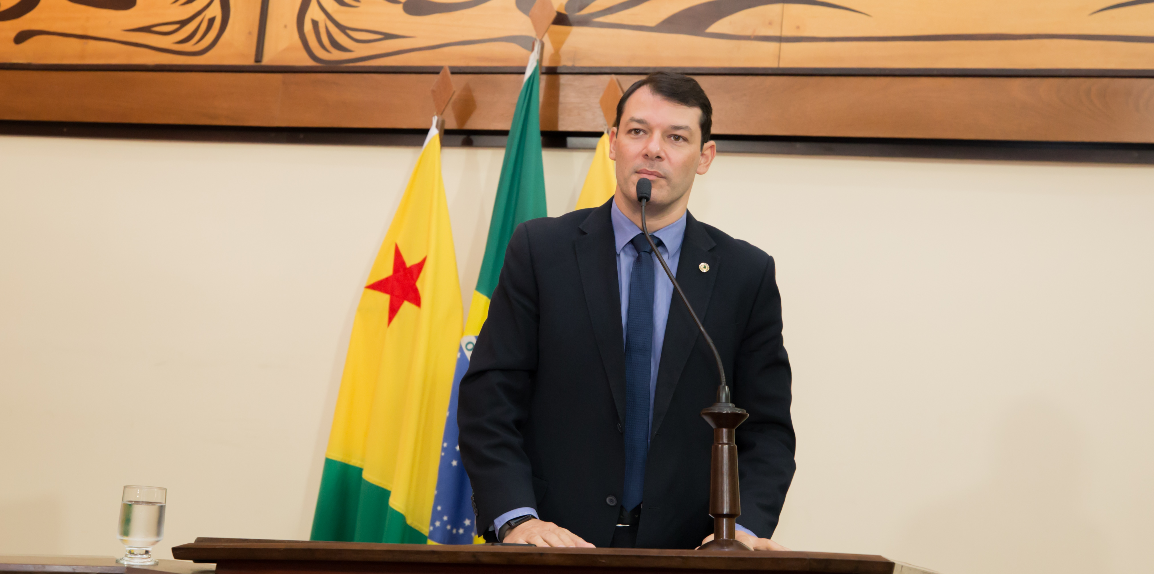 ﻿Deputado Roberto Duarte pede que governo envie técnicos para atuarem em ambulâncias do interior