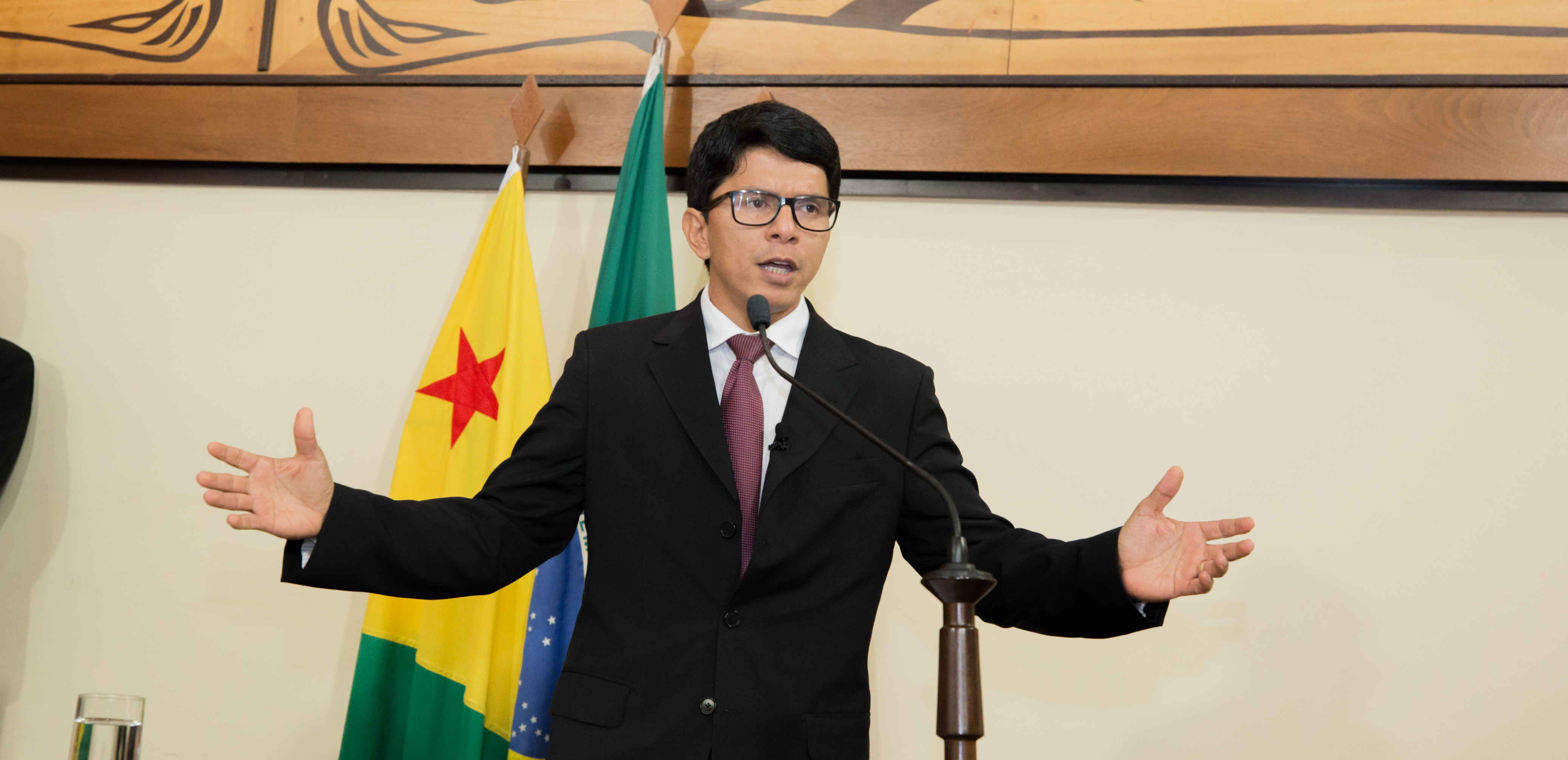 ﻿Jenilson Leite: “Governo conseguiu passaporte para terceirização”