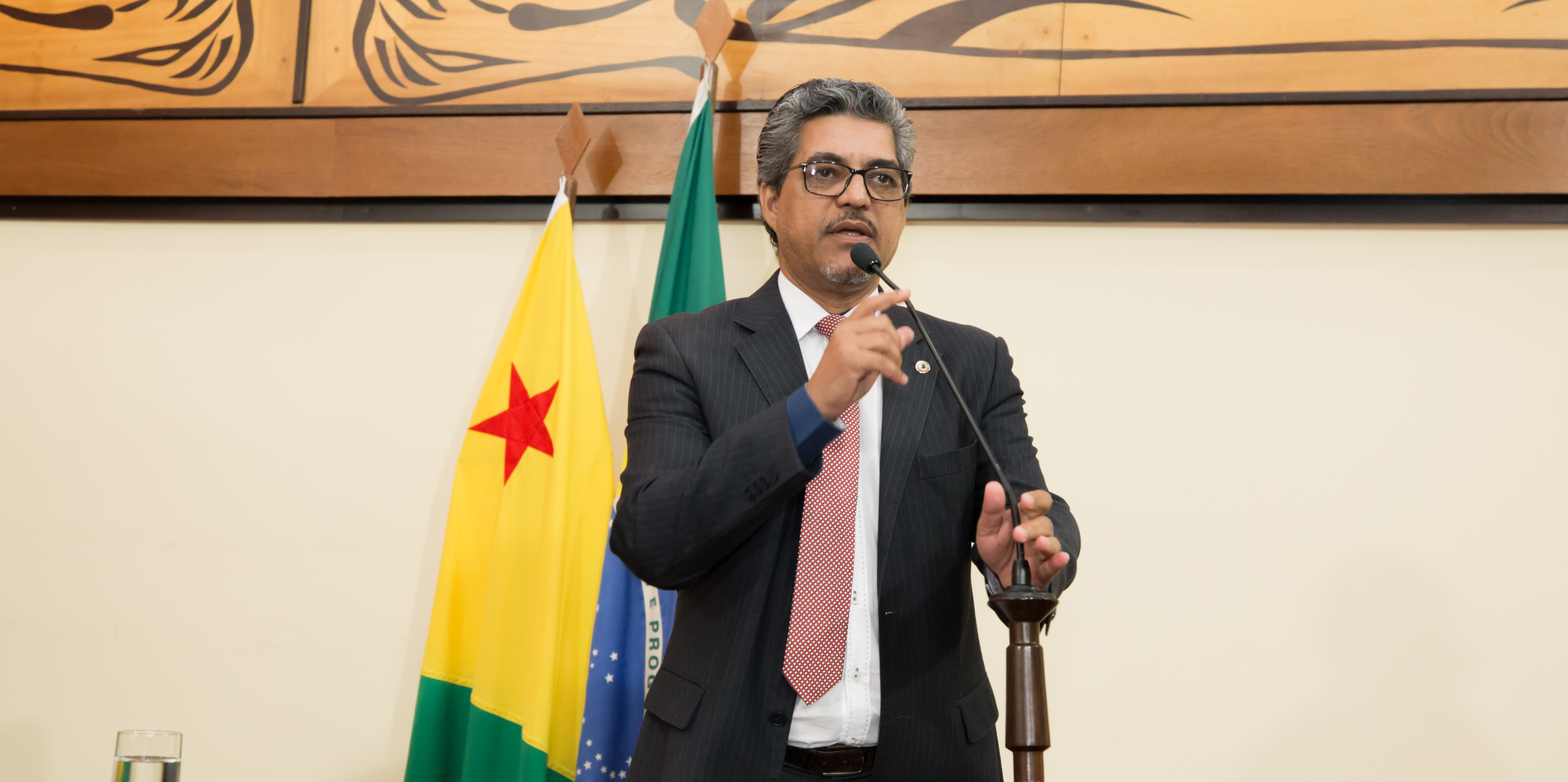 ﻿Deputado Edvaldo Magalhães destaca trabalho realizado pelo bispo Dom Flávio em Cruzeiro do Sul