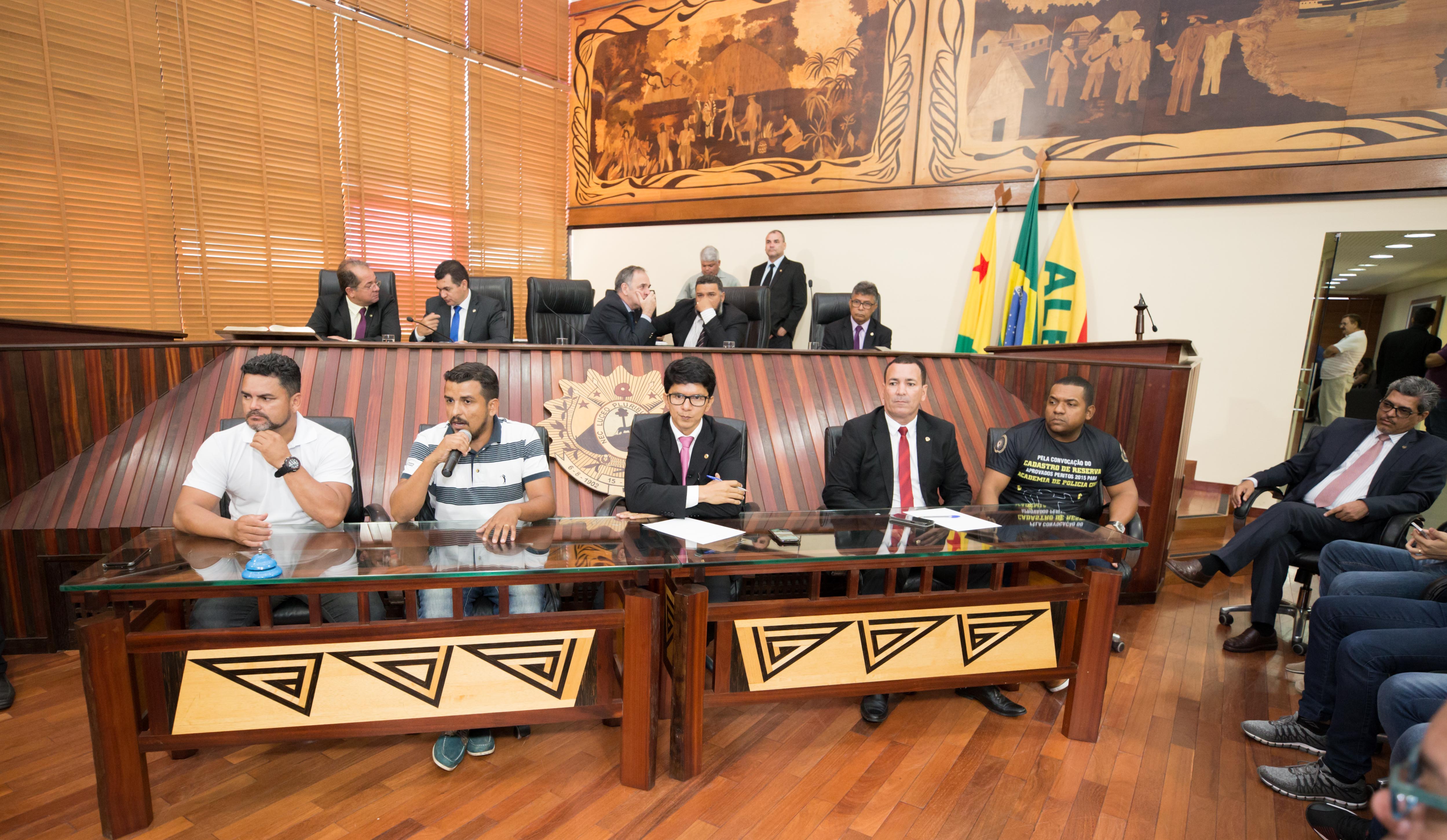 ﻿Deputados recebem servidores do Pró-Saúde no plenário do Poder Legislativo