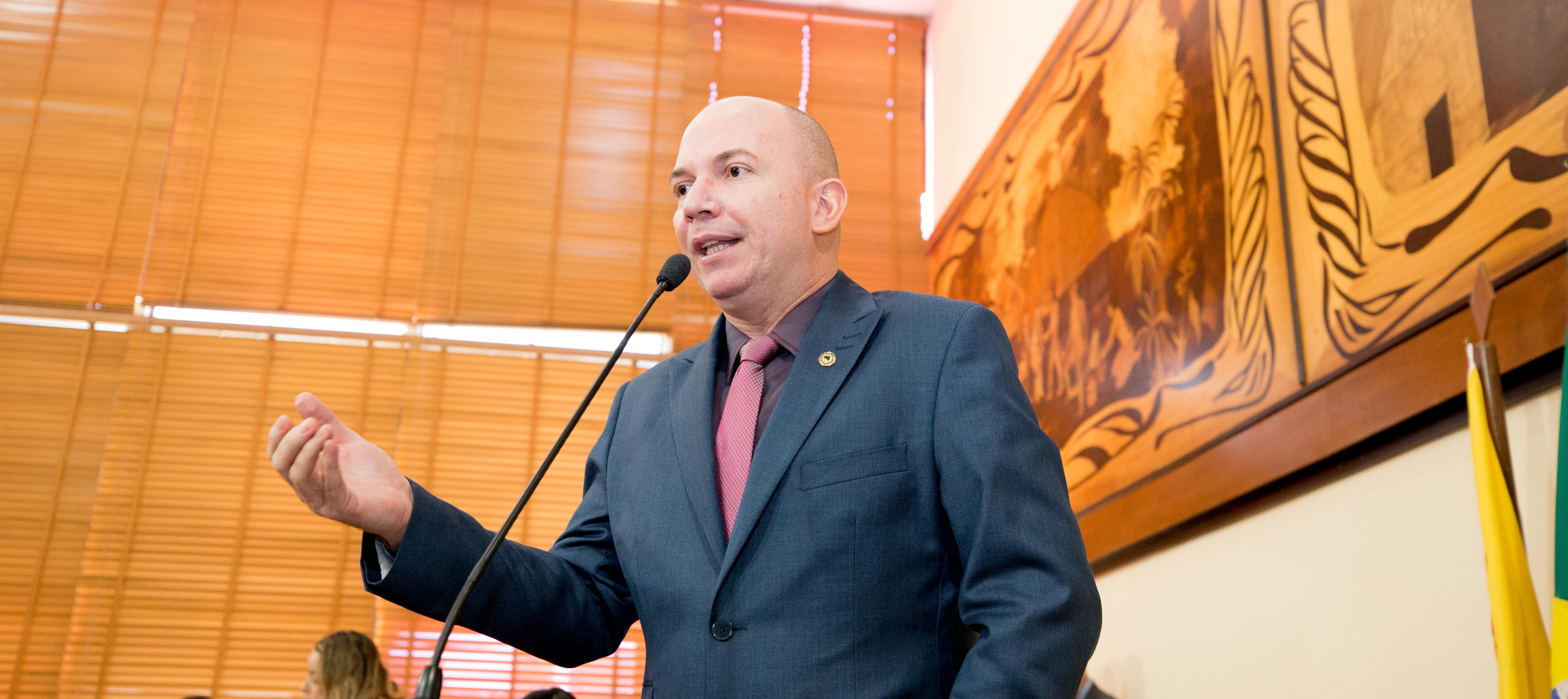 ﻿Deputado Gehlen Diniz pede emendas para garantir cursos superiores em Sena Madureira