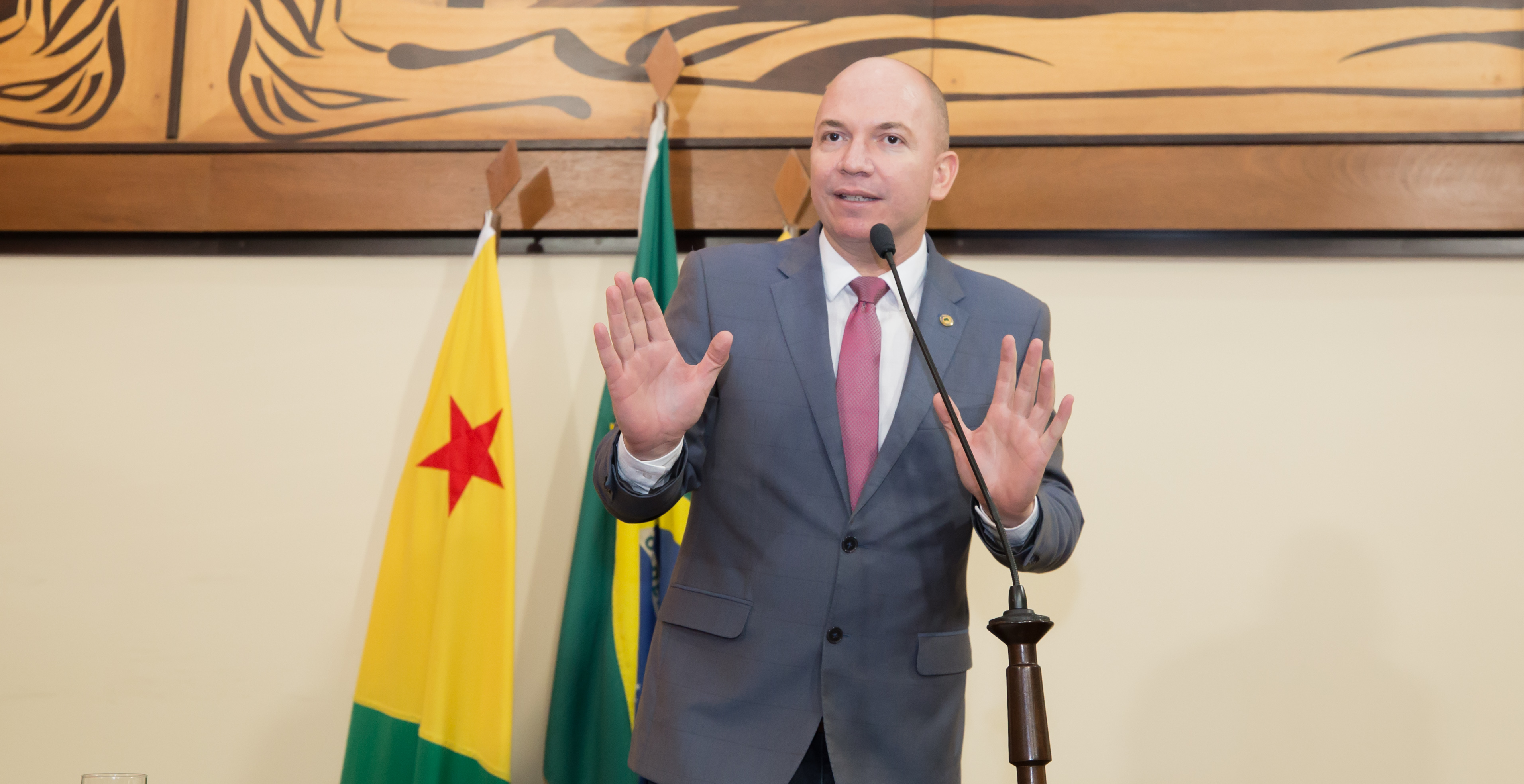 ﻿Deputado Gehlen Diniz diz que pela primeira vez a LDO é enviada a Aleac com antecedência