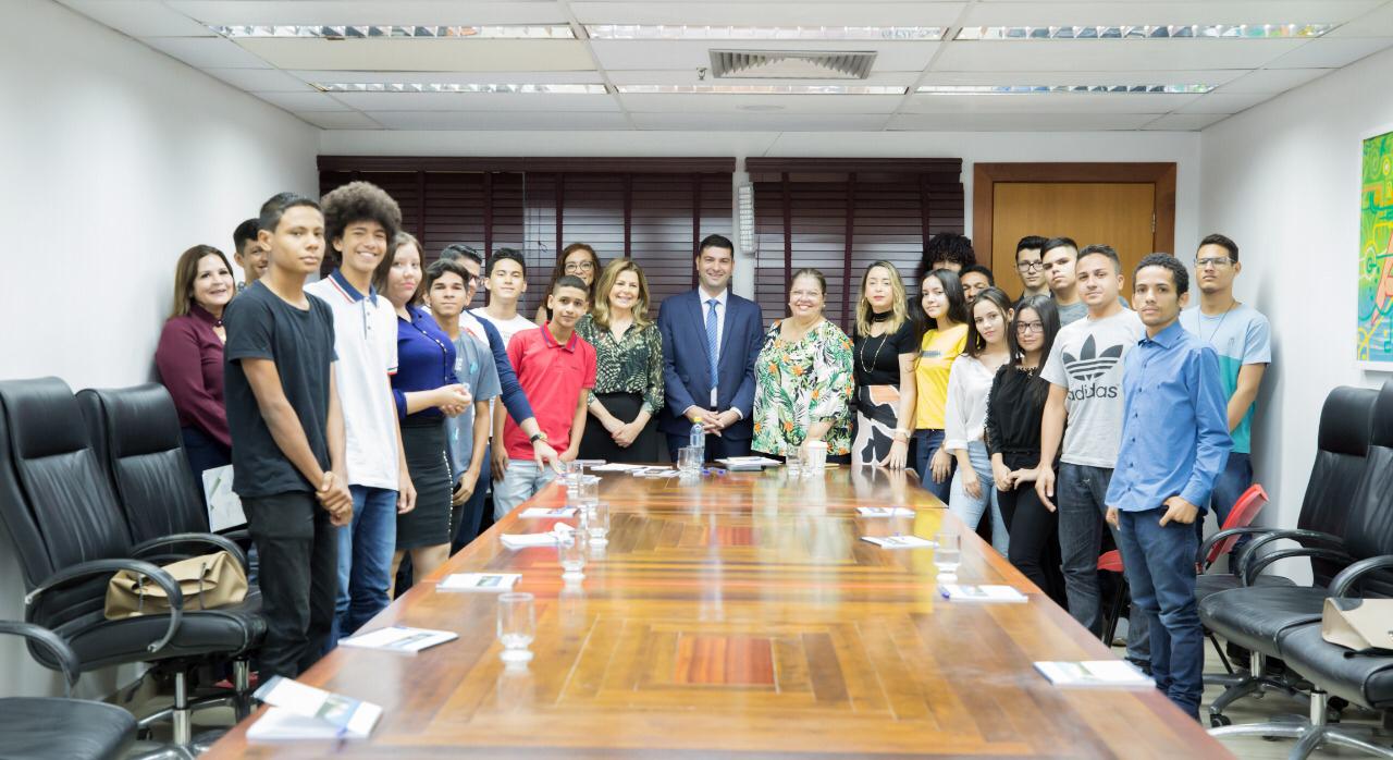 Deputado Nicolau Júnior recepciona Jovens Parlamentares na Aleac