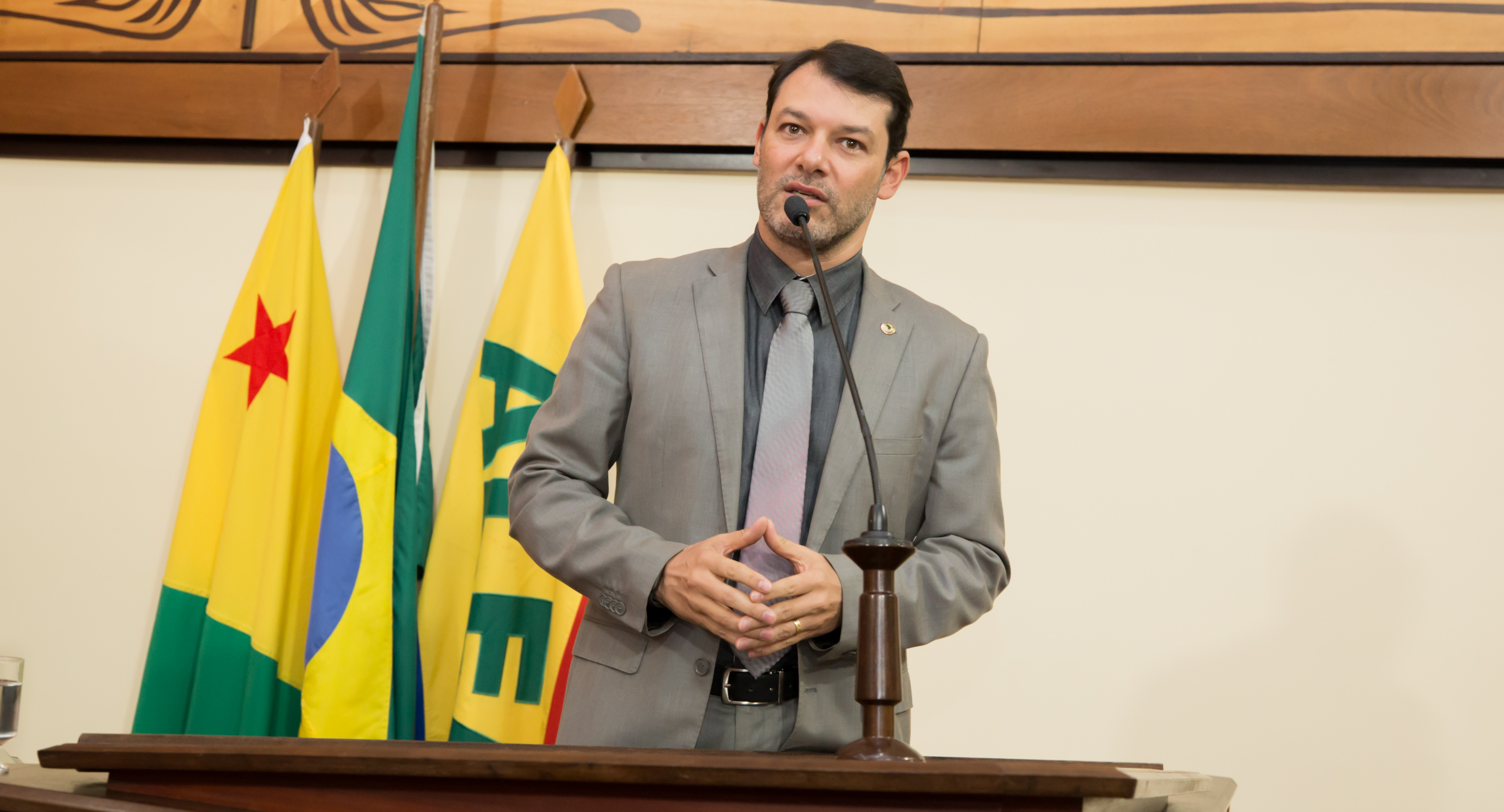 ﻿Deputado Roberto Duarte diz que delegacias não oferecem condições adequadas de trabalho