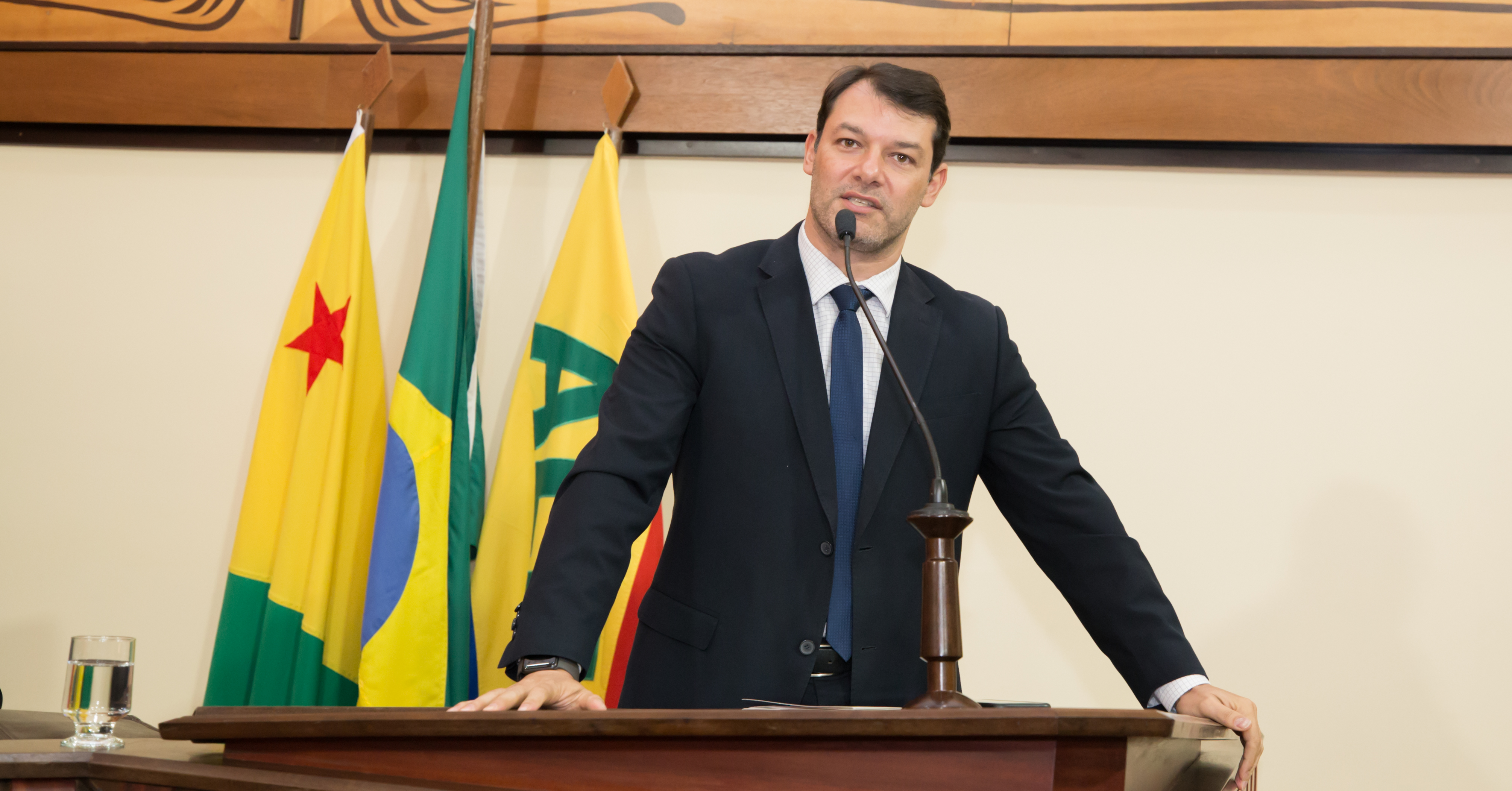 ﻿Roberto Duarte lamenta acidente na BR 364 e esclarece nota sobre Lei que proíbe corte de energia nos finais de semana