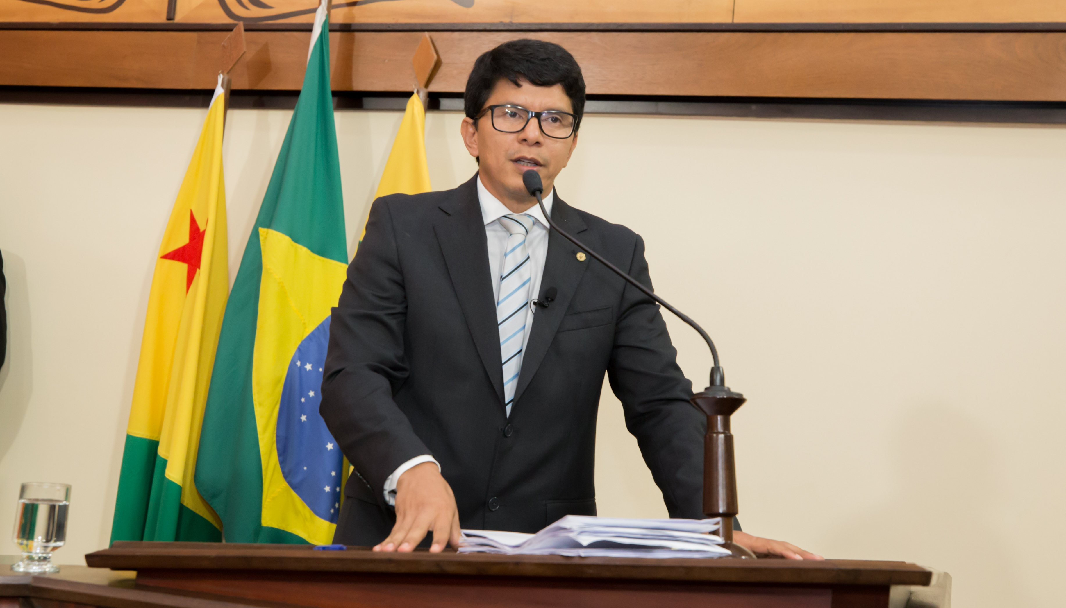 ﻿O novo Pronto Socorro foi inaugurado, mas os problemas antigos continuam, diz Jenilson Leite