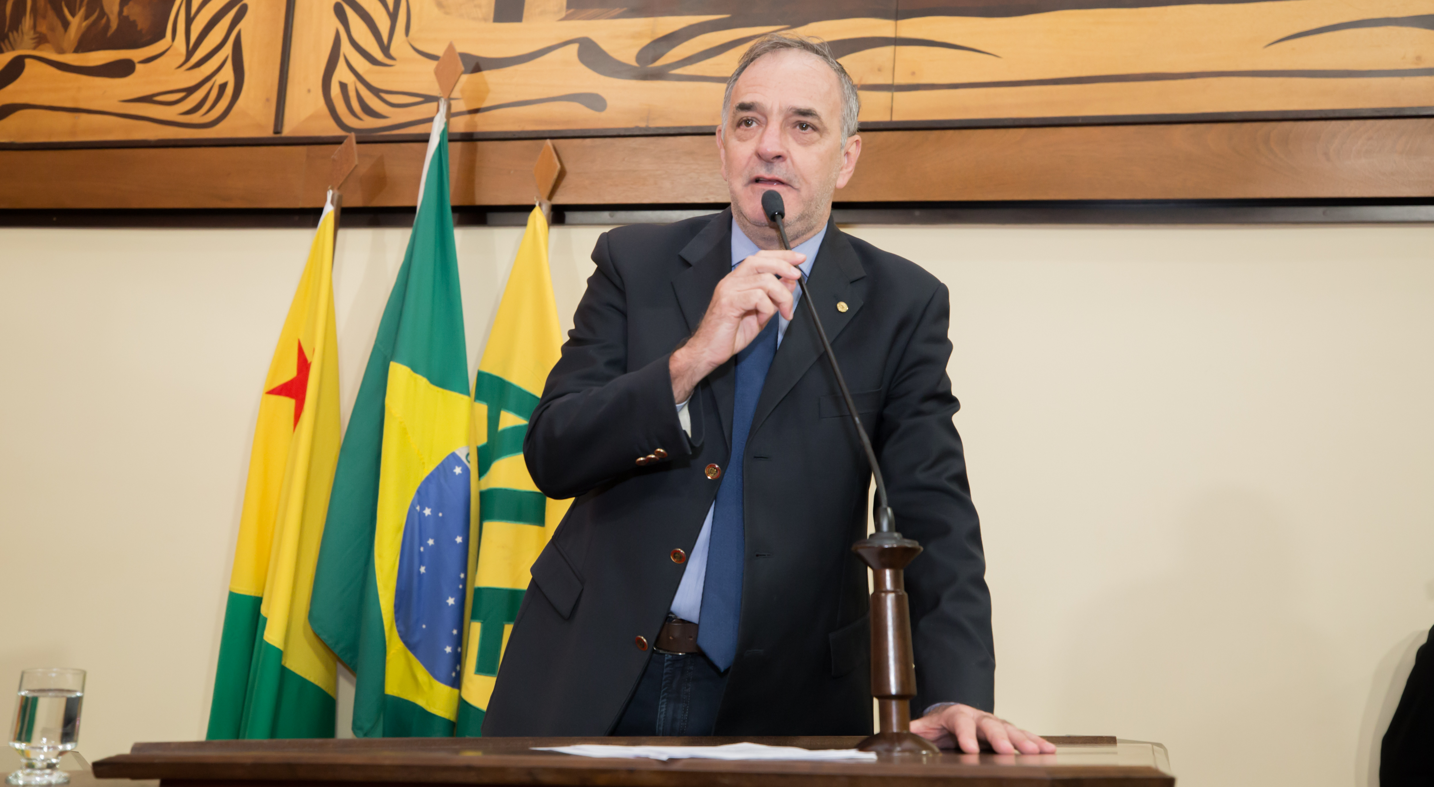 ﻿Tchê: “O governador está trabalhando para resolver os problemas da saúde”