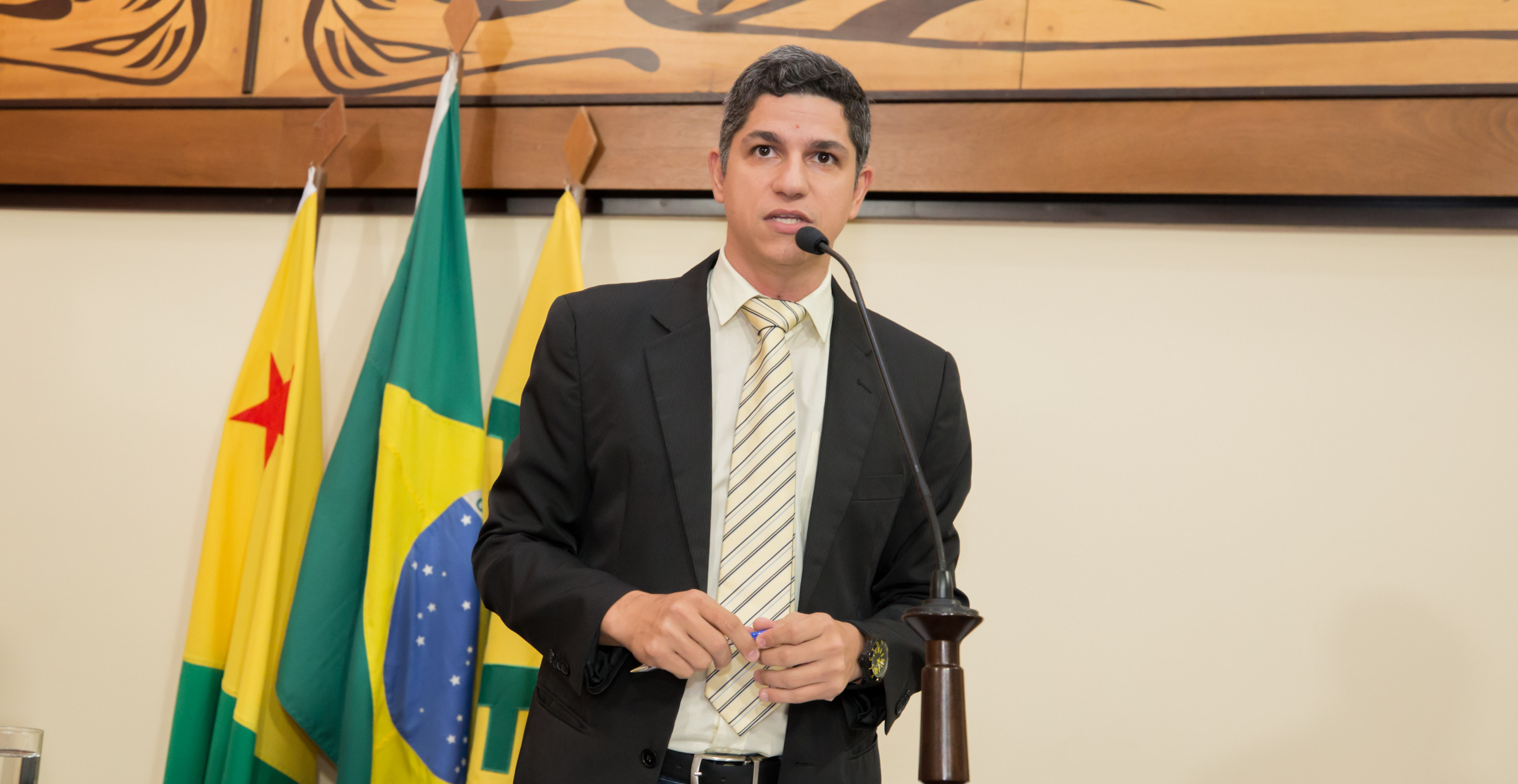 ﻿Calegário apresenta PL que dispõe sobre a regulamentação da contratação e fiscalização de veículos automotores